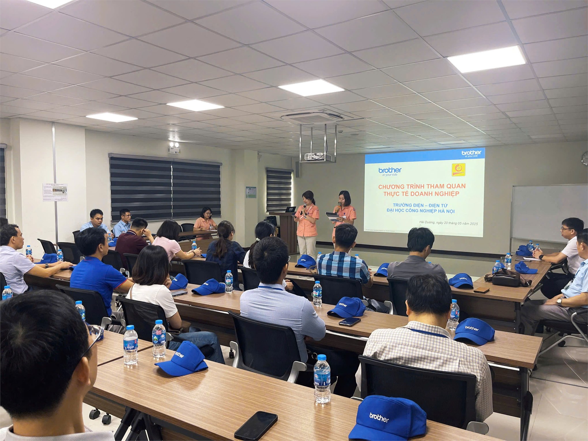 Giảng viên Khoa Tự động hóa – Trường Điện – Điện tử tham quan thực tế tại Công ty Brother Việt Nam: Gắn kết đào tạo với thực tiễn sản xuất hiện đại