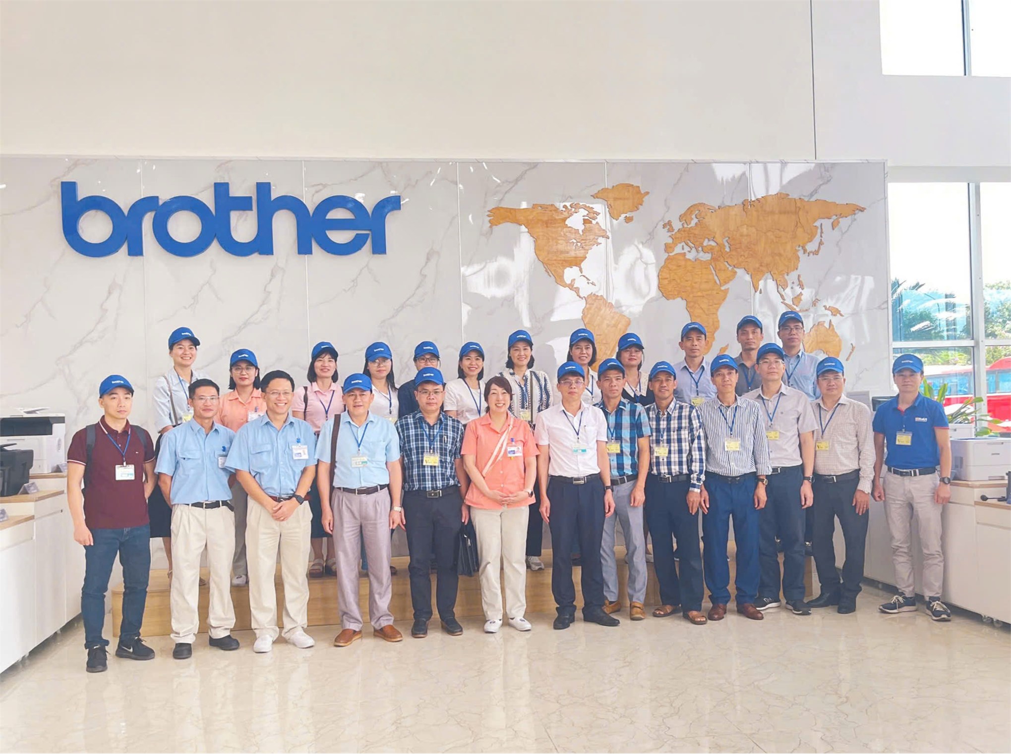 Giảng viên Khoa Tự động hóa – Trường Điện – Điện tử tham quan thực tế tại Công ty Brother Việt Nam: Gắn kết đào tạo với thực tiễn sản xuất hiện đại