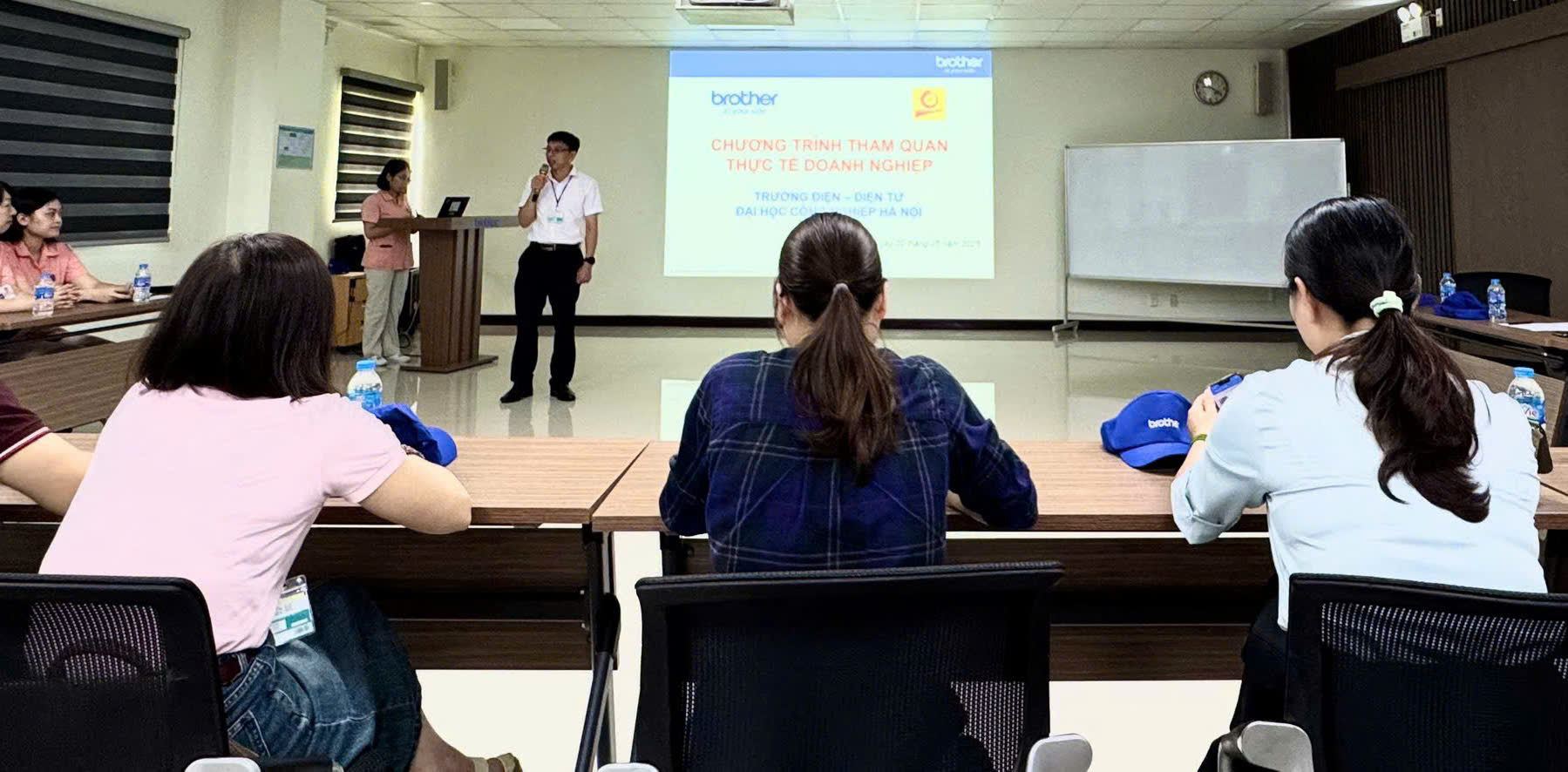 Giảng viên Khoa Tự động hóa – Trường Điện – Điện tử tham quan thực tế tại Công ty Brother Việt Nam: Gắn kết đào tạo với thực tiễn sản xuất hiện đại