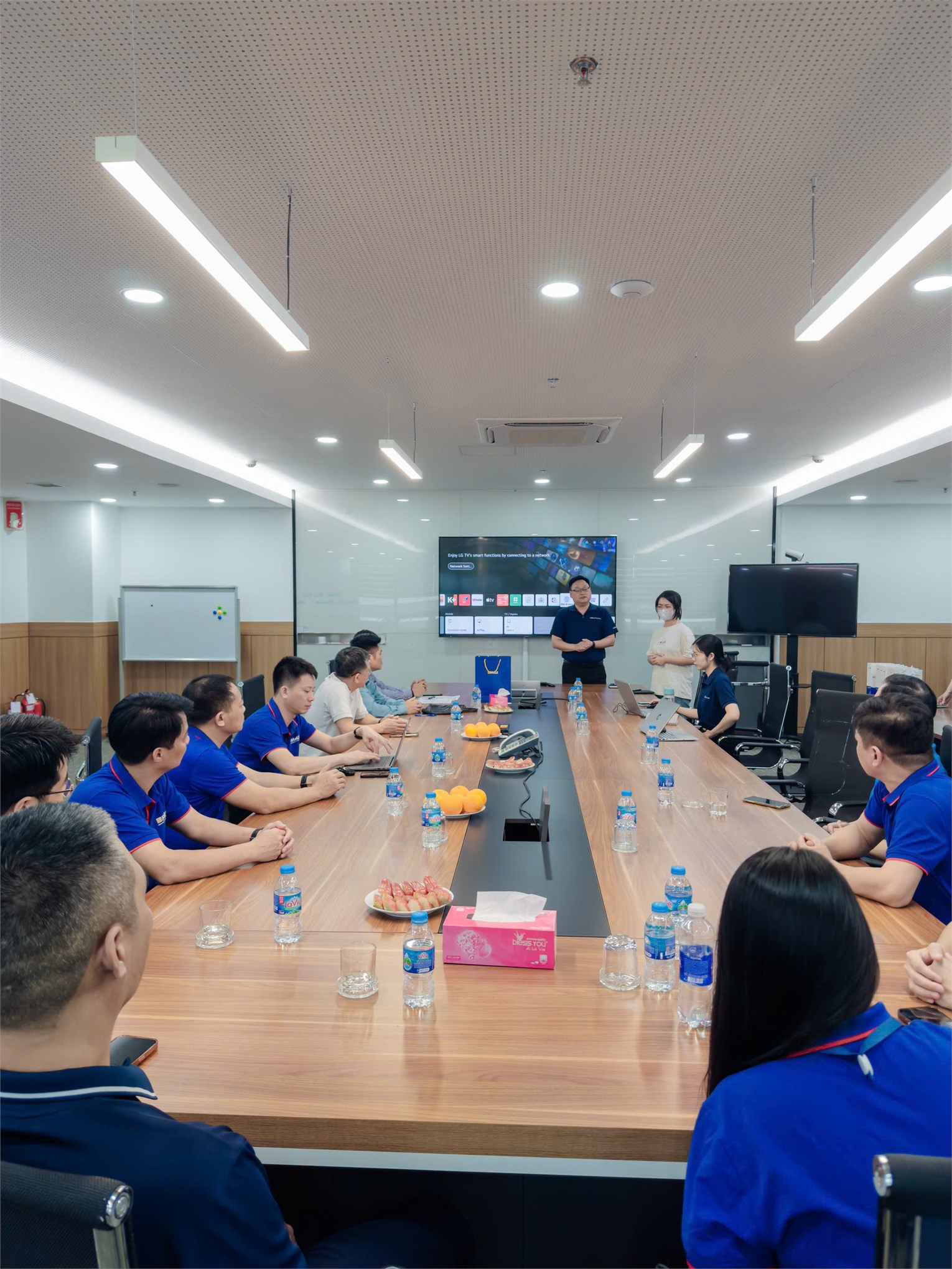 Cán bộ, giảng viên Trường Điện – Điện tử thăm và làm việc tại Công ty TNHH LS ELECTRIC Việt Nam: Tăng cường kết nối nhà trường và doanh nghiệp