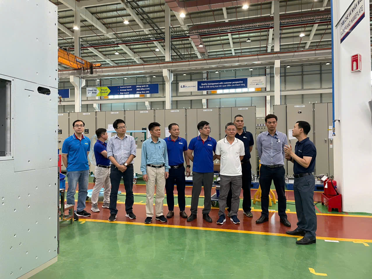 Cán bộ, giảng viên Trường Điện – Điện tử thăm và làm việc tại Công ty TNHH LS ELECTRIC Việt Nam: Tăng cường kết nối nhà trường và doanh nghiệp