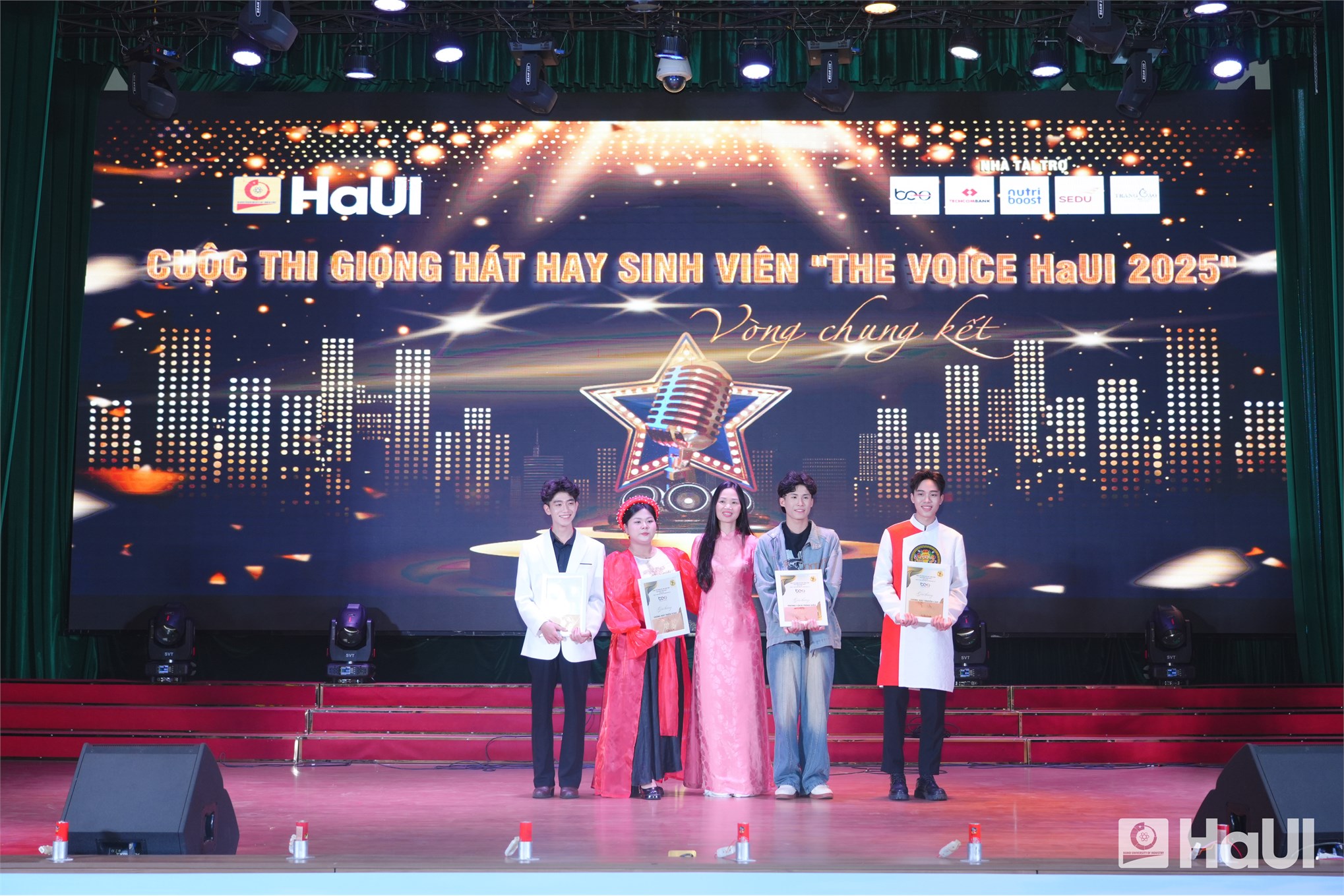 Sinh viên Trường Điện – Điện tử tỏa sáng tại Chung kết The Voice HaUI 2025