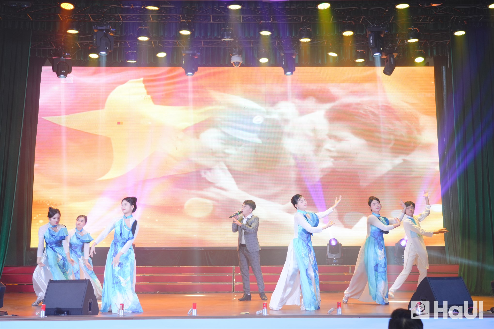 Sinh viên Trường Điện – Điện tử tỏa sáng tại Chung kết The Voice HaUI 2025