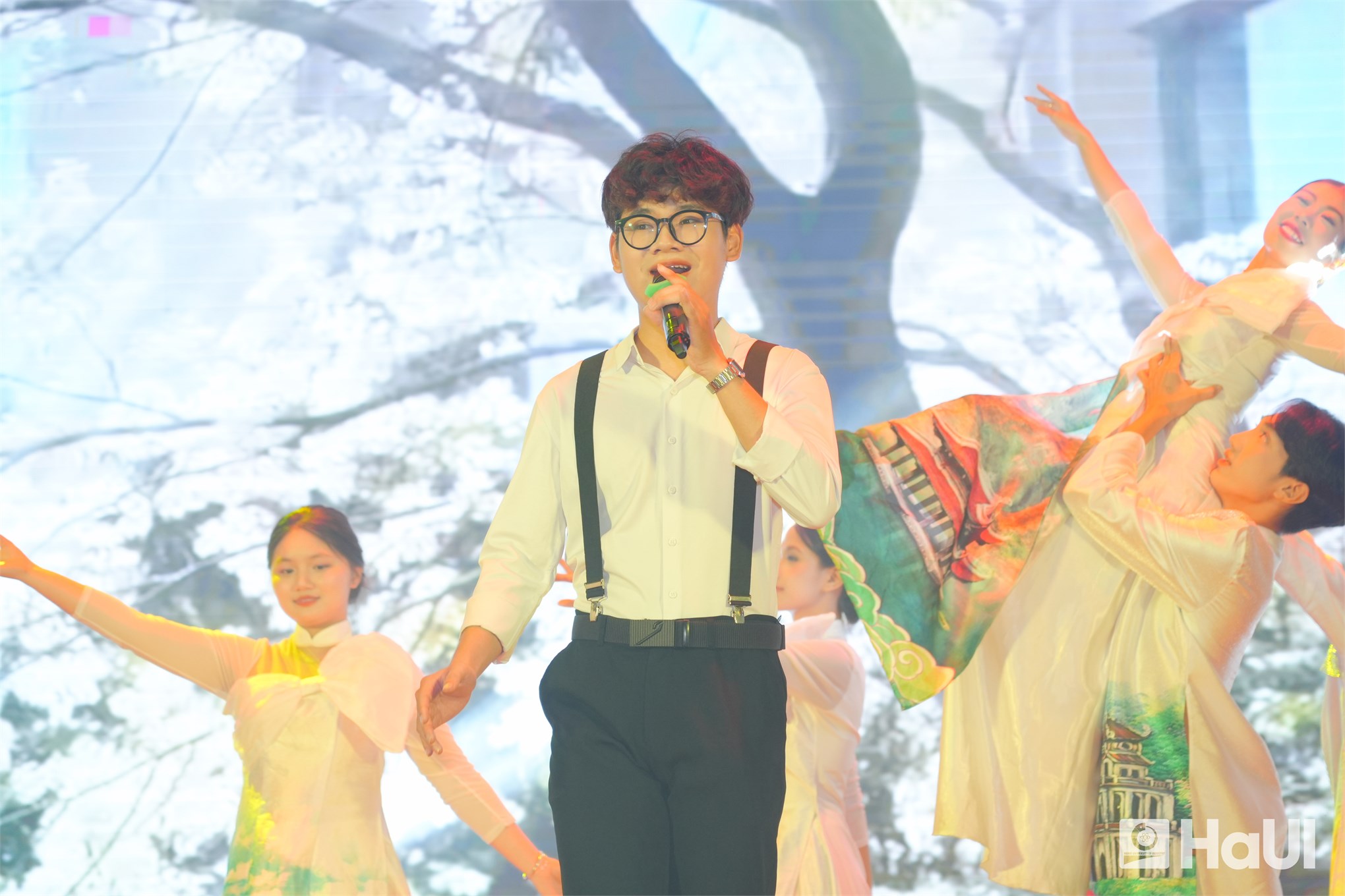 Sinh viên Trường Điện – Điện tử tỏa sáng tại Chung kết The Voice HaUI 2025
