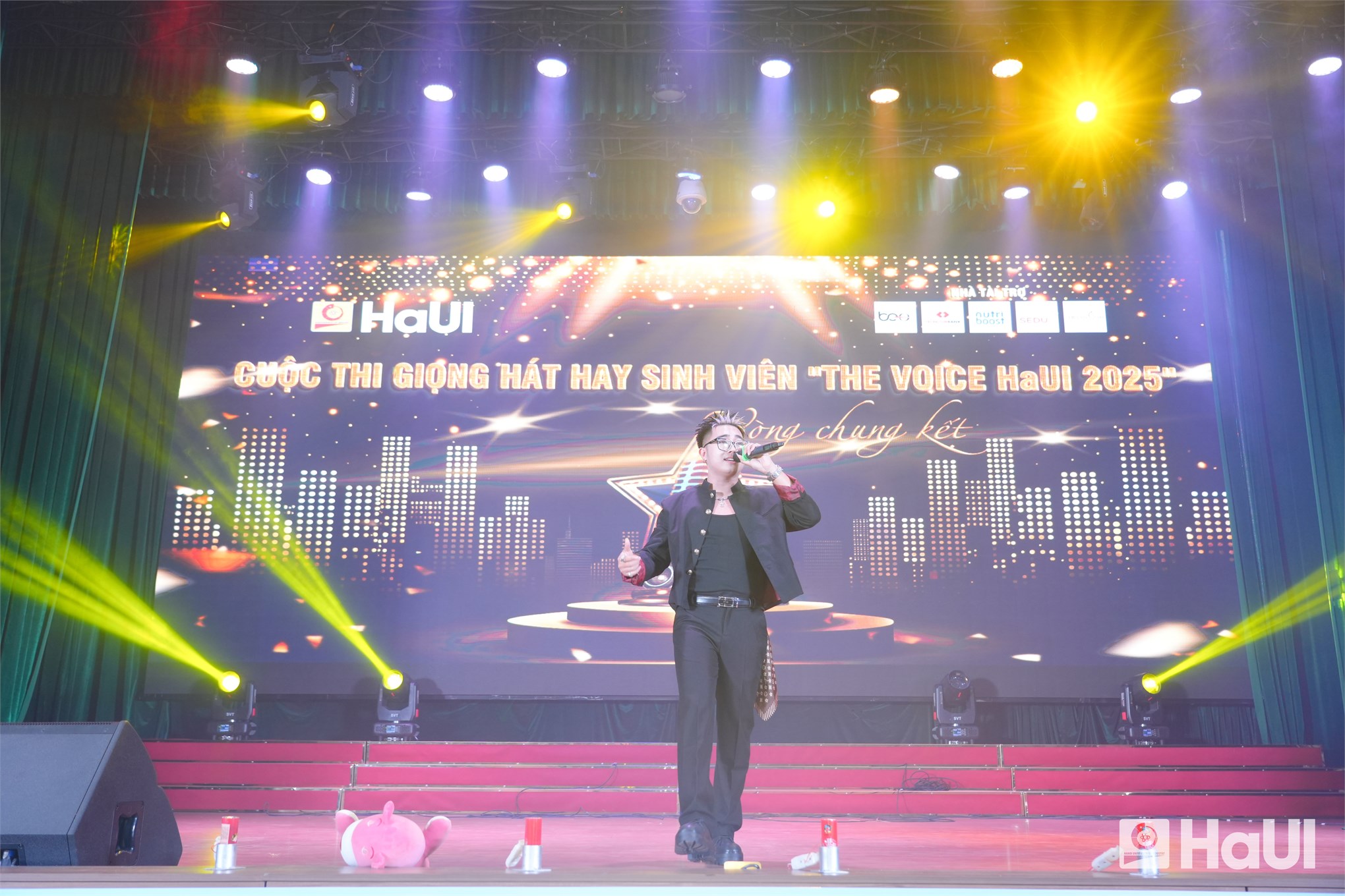 Sinh viên Trường Điện – Điện tử tỏa sáng tại Chung kết The Voice HaUI 2025