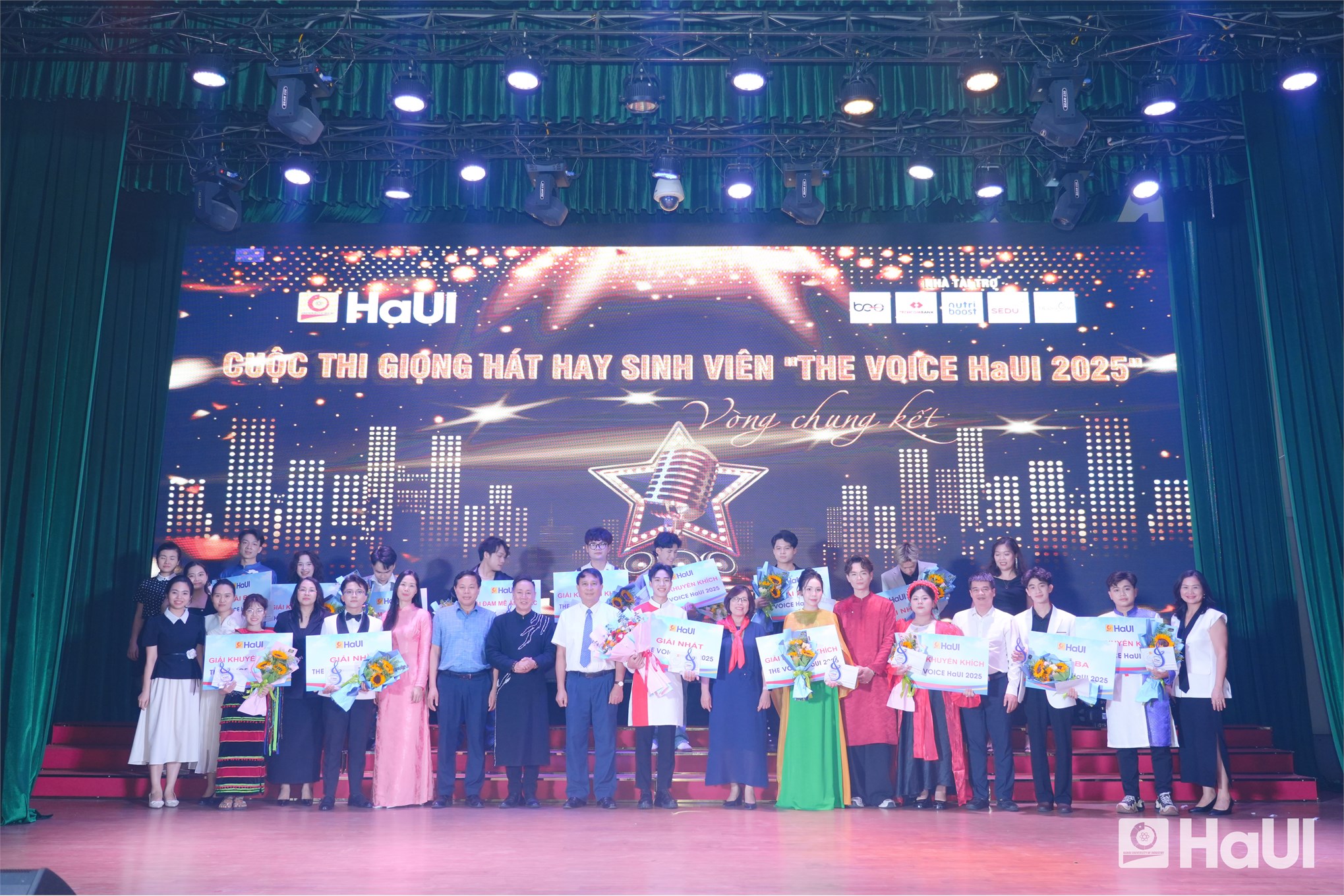 Sinh viên Trường Điện – Điện tử tỏa sáng tại Chung kết The Voice HaUI 2025