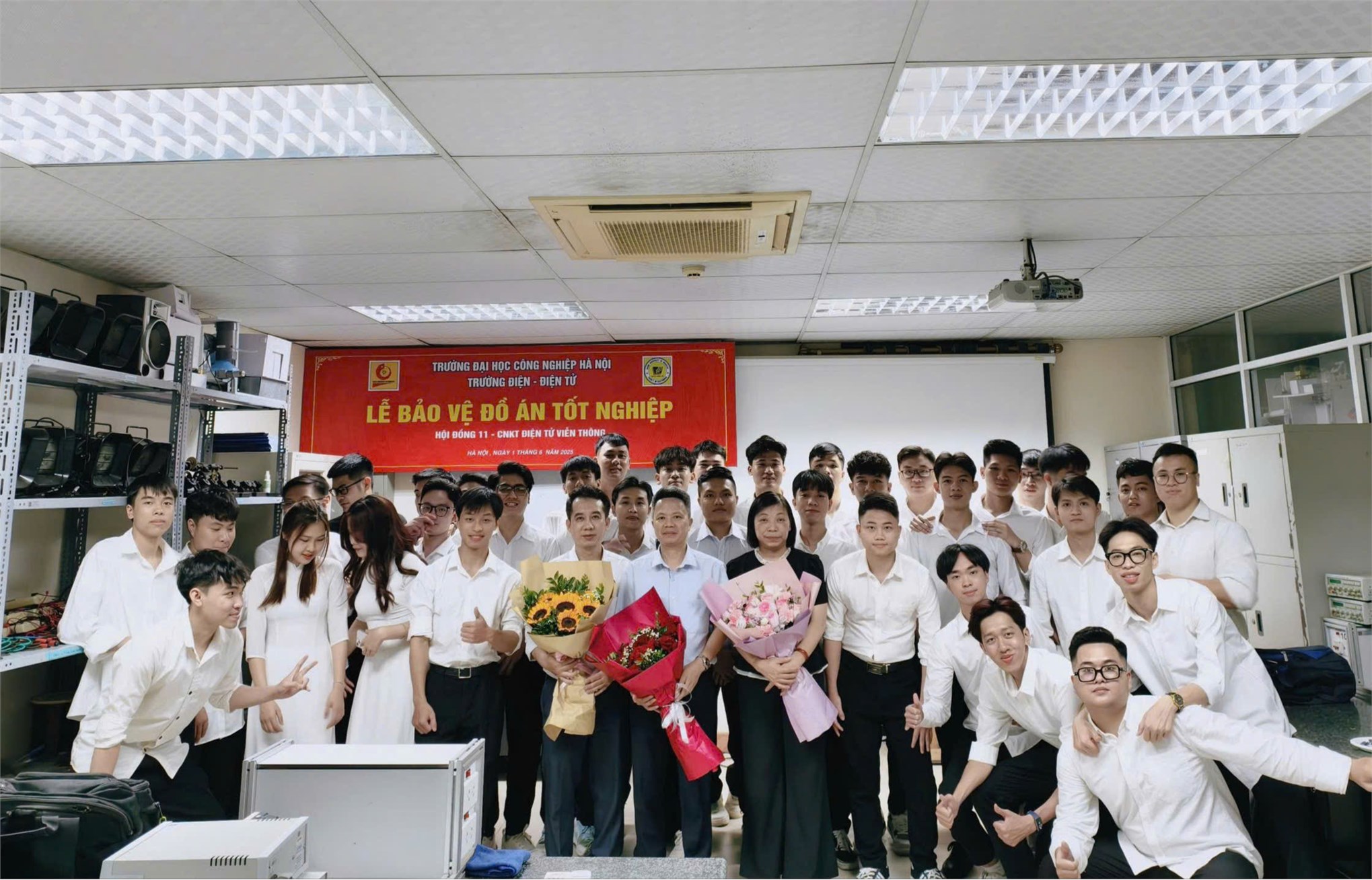 Sinh viên K16 – Trường Điện – Điện tử hoàn thành mùa bảo vệ đồ án tốt nghiệp đầy ấn tượng