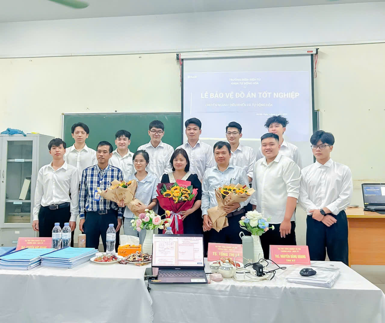 Sinh viên K16 – Trường Điện – Điện tử hoàn thành mùa bảo vệ đồ án tốt nghiệp đầy ấn tượng