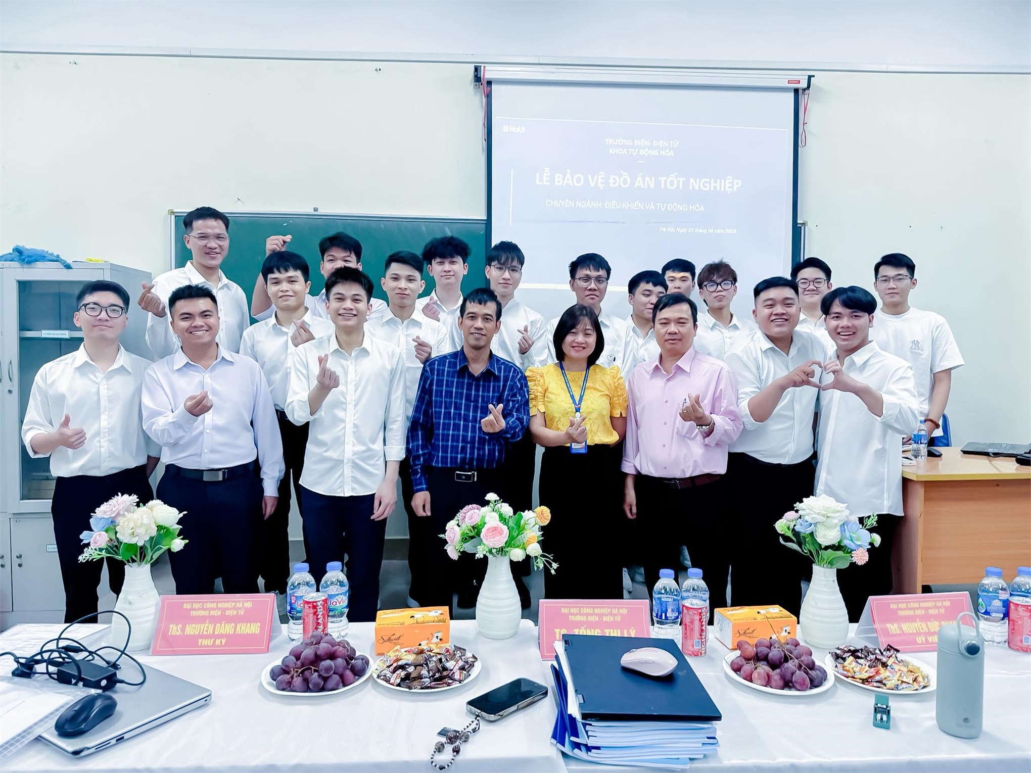 Sinh viên K16 – Trường Điện – Điện tử hoàn thành mùa bảo vệ đồ án tốt nghiệp đầy ấn tượng
