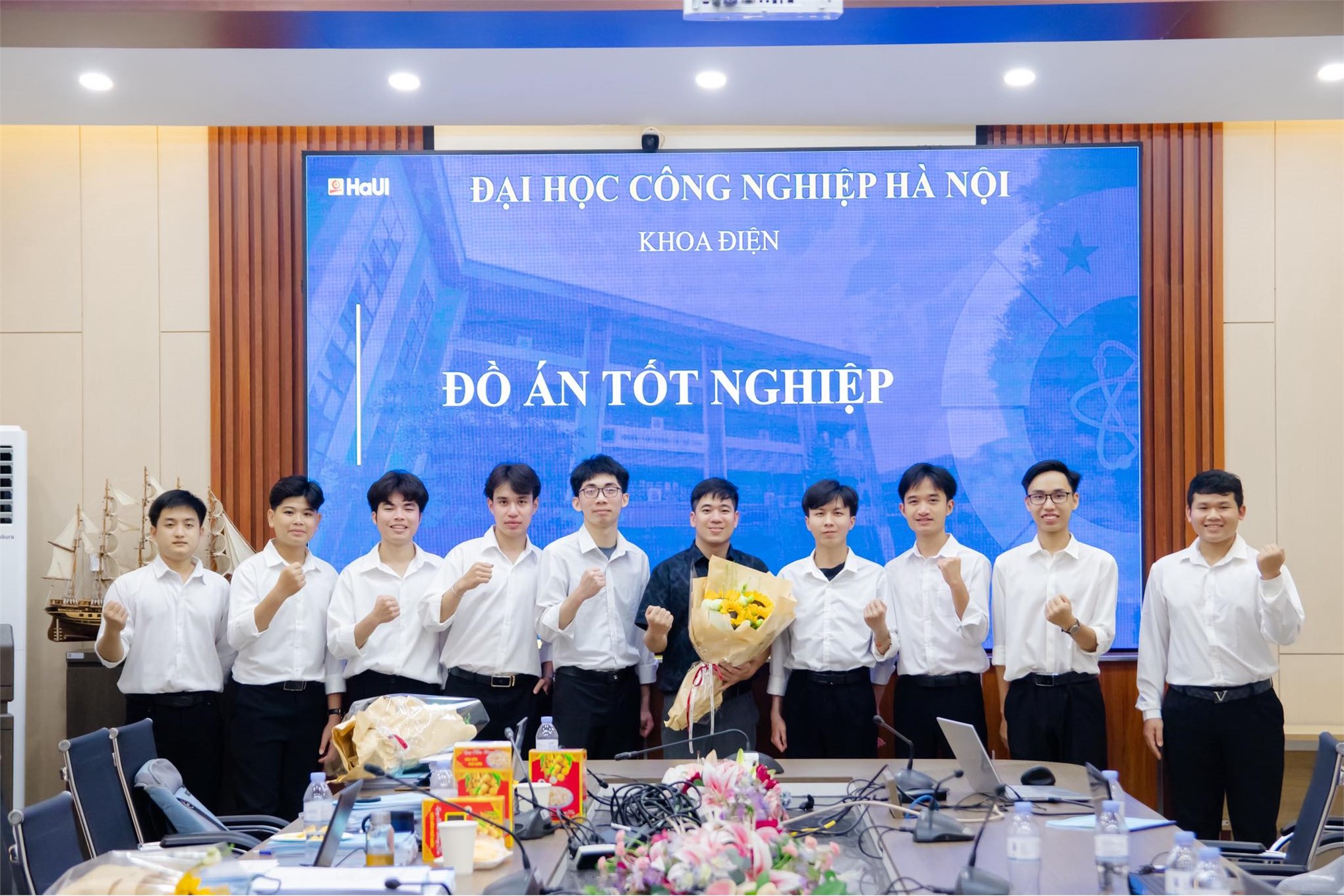 Sinh viên K16 – Trường Điện – Điện tử hoàn thành mùa bảo vệ đồ án tốt nghiệp đầy ấn tượng