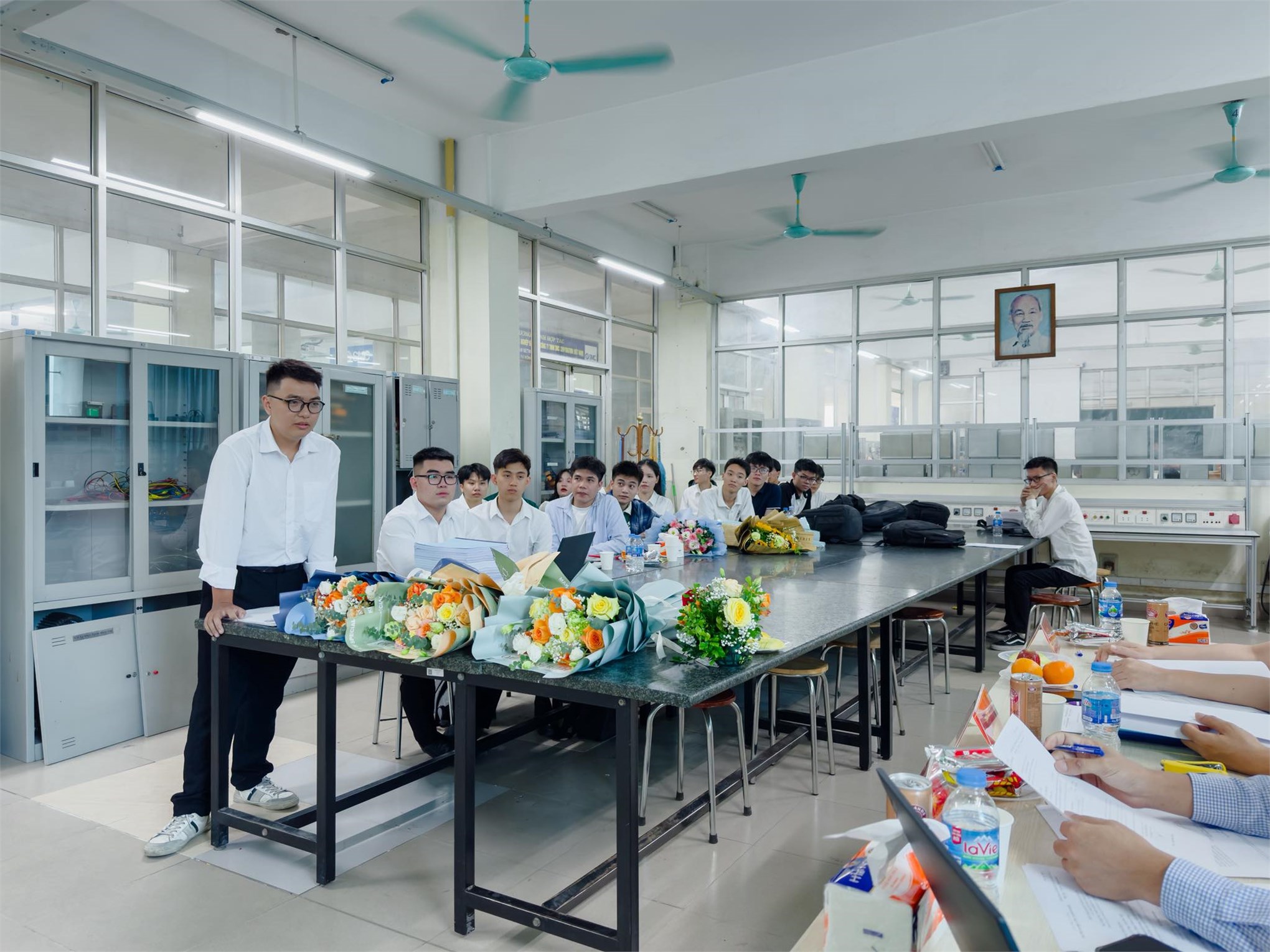 Sinh viên K16 – Trường Điện – Điện tử hoàn thành mùa bảo vệ đồ án tốt nghiệp đầy ấn tượng
