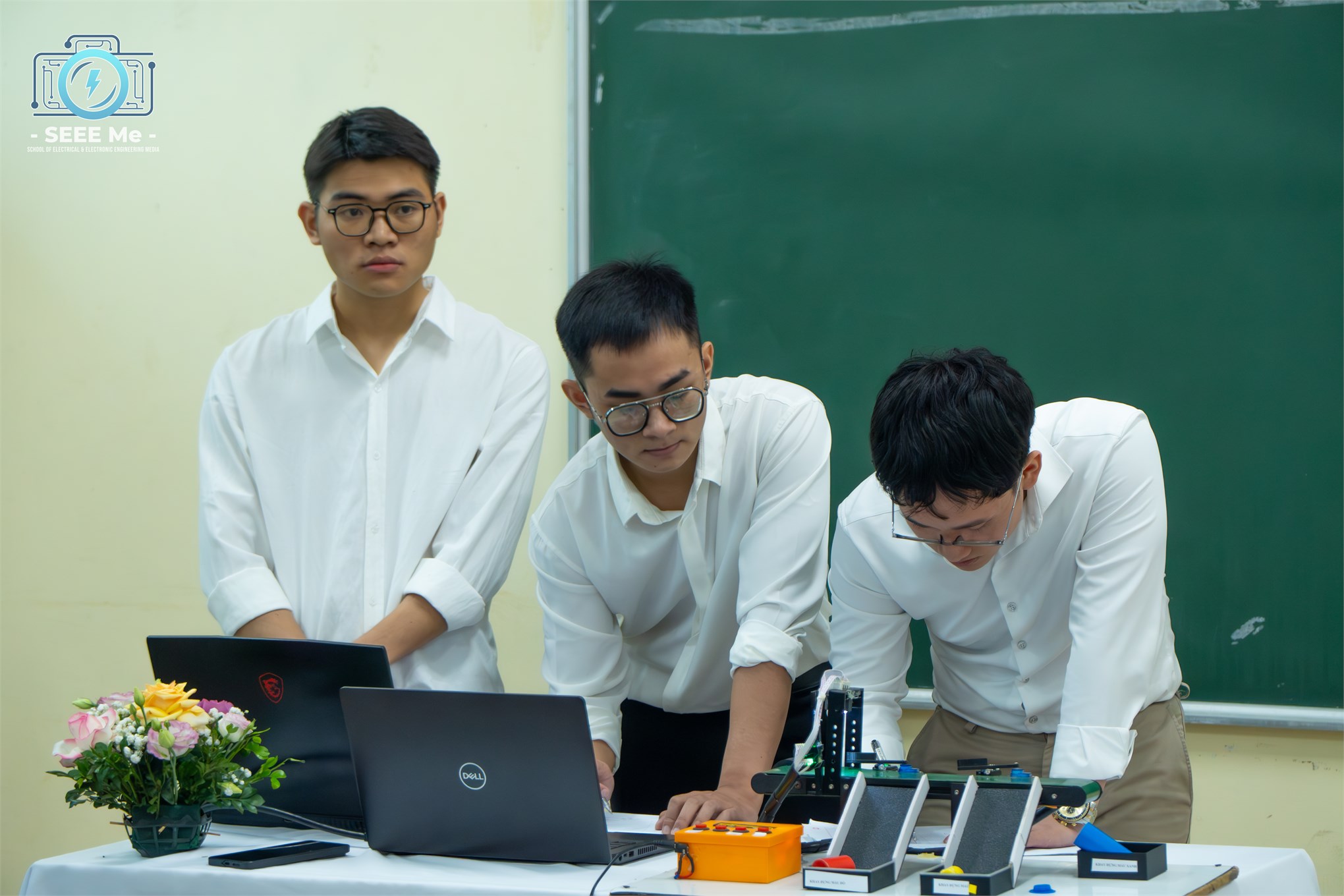 Sinh viên K16 – Trường Điện – Điện tử hoàn thành mùa bảo vệ đồ án tốt nghiệp đầy ấn tượng