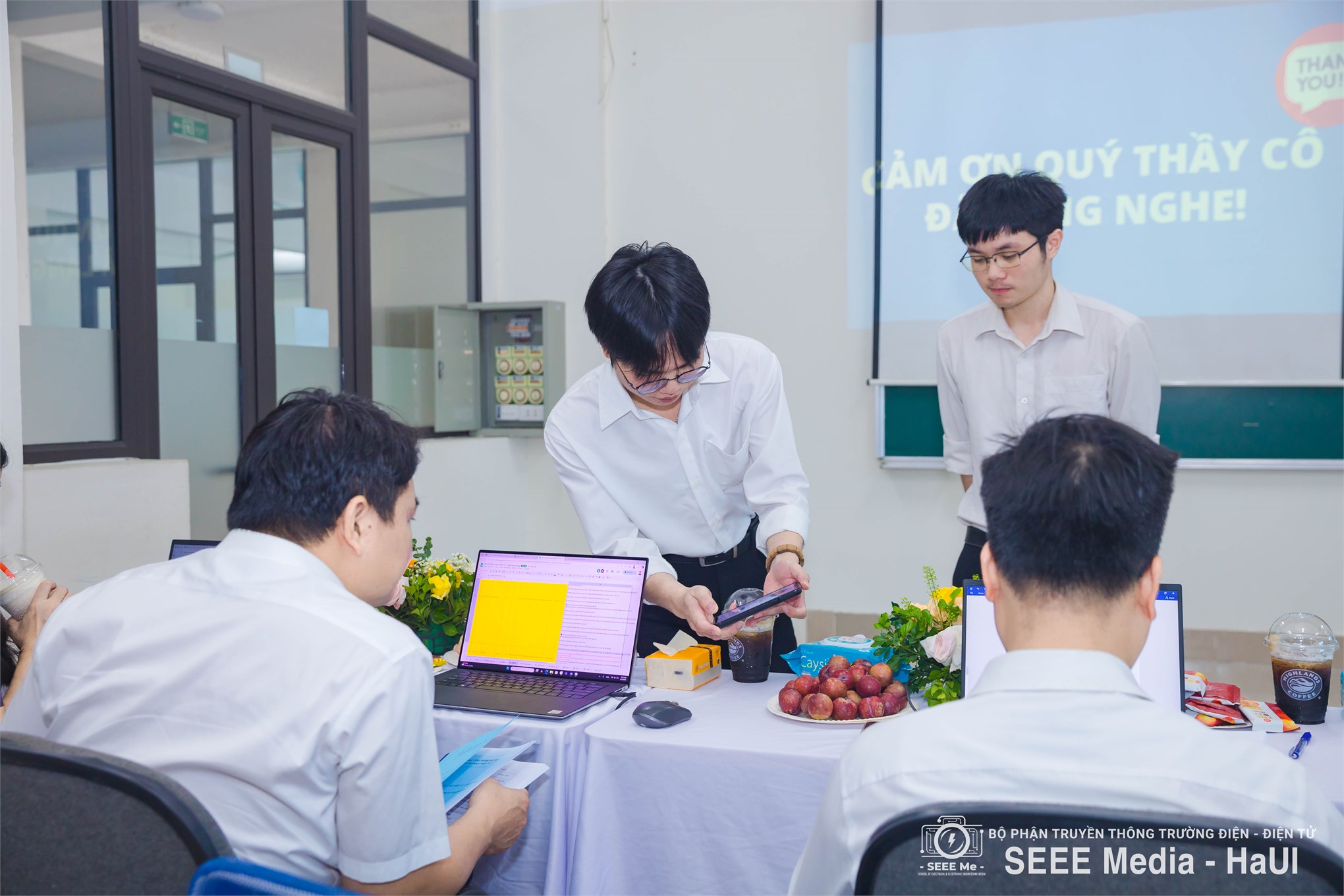 Sinh viên K16 – Trường Điện – Điện tử hoàn thành mùa bảo vệ đồ án tốt nghiệp đầy ấn tượng