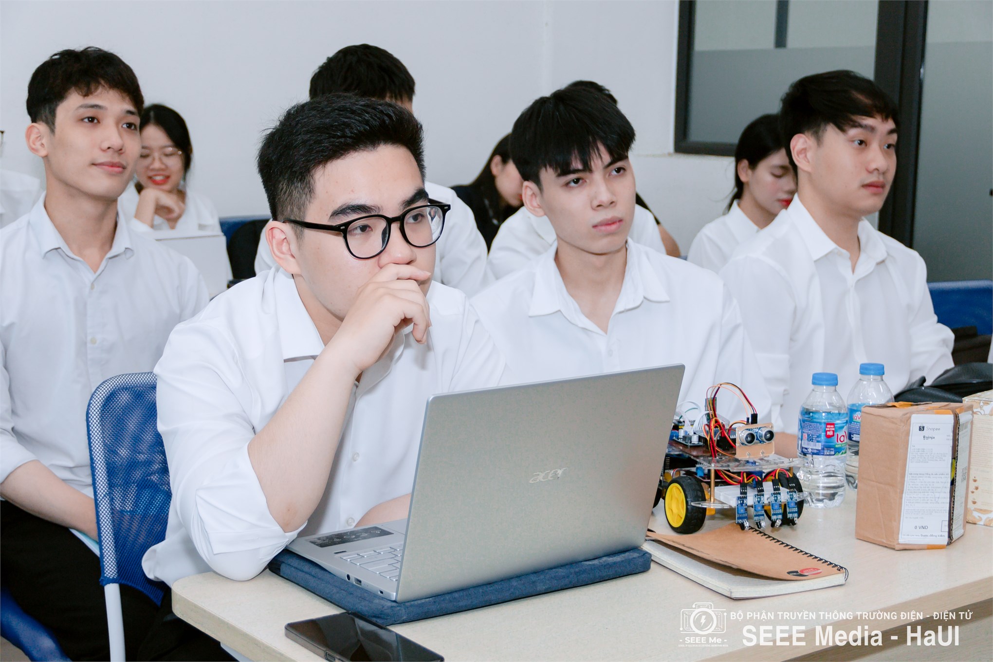 Sinh viên K16 – Trường Điện – Điện tử hoàn thành mùa bảo vệ đồ án tốt nghiệp đầy ấn tượng