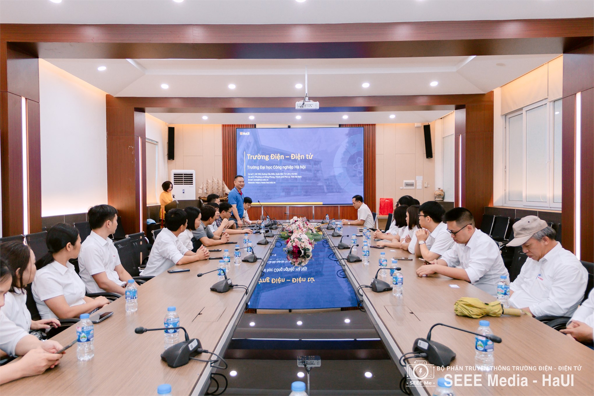 Chia sẻ kinh nghiệm và mở rộng hợp tác giữa Trường Đại học Sao Đỏ và Trường Điện – Điện tử
