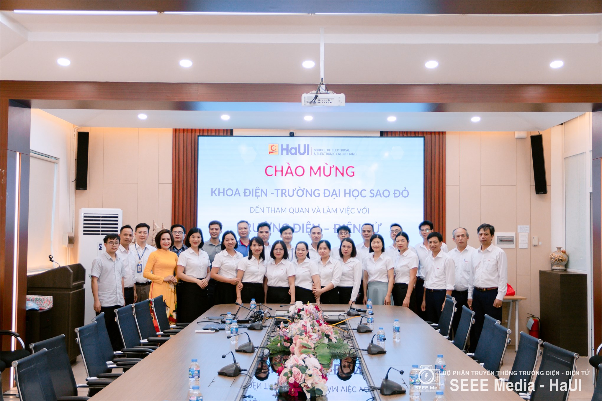 Chia sẻ kinh nghiệm và mở rộng hợp tác giữa Trường Đại học Sao Đỏ và Trường Điện – Điện tử