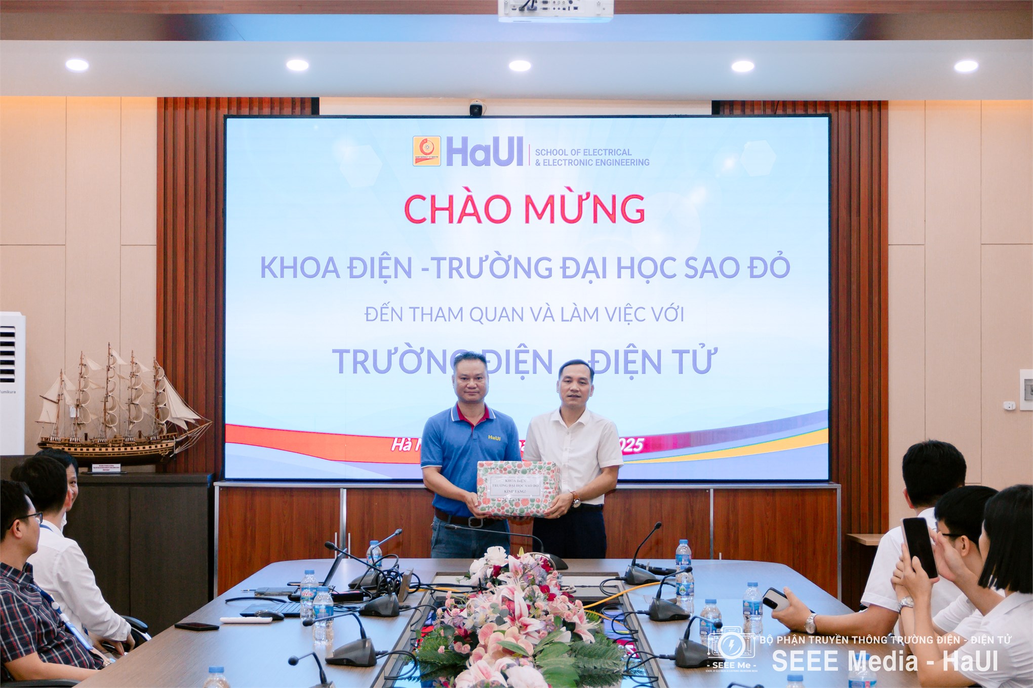 Chia sẻ kinh nghiệm và mở rộng hợp tác giữa Trường Đại học Sao Đỏ và Trường Điện – Điện tử