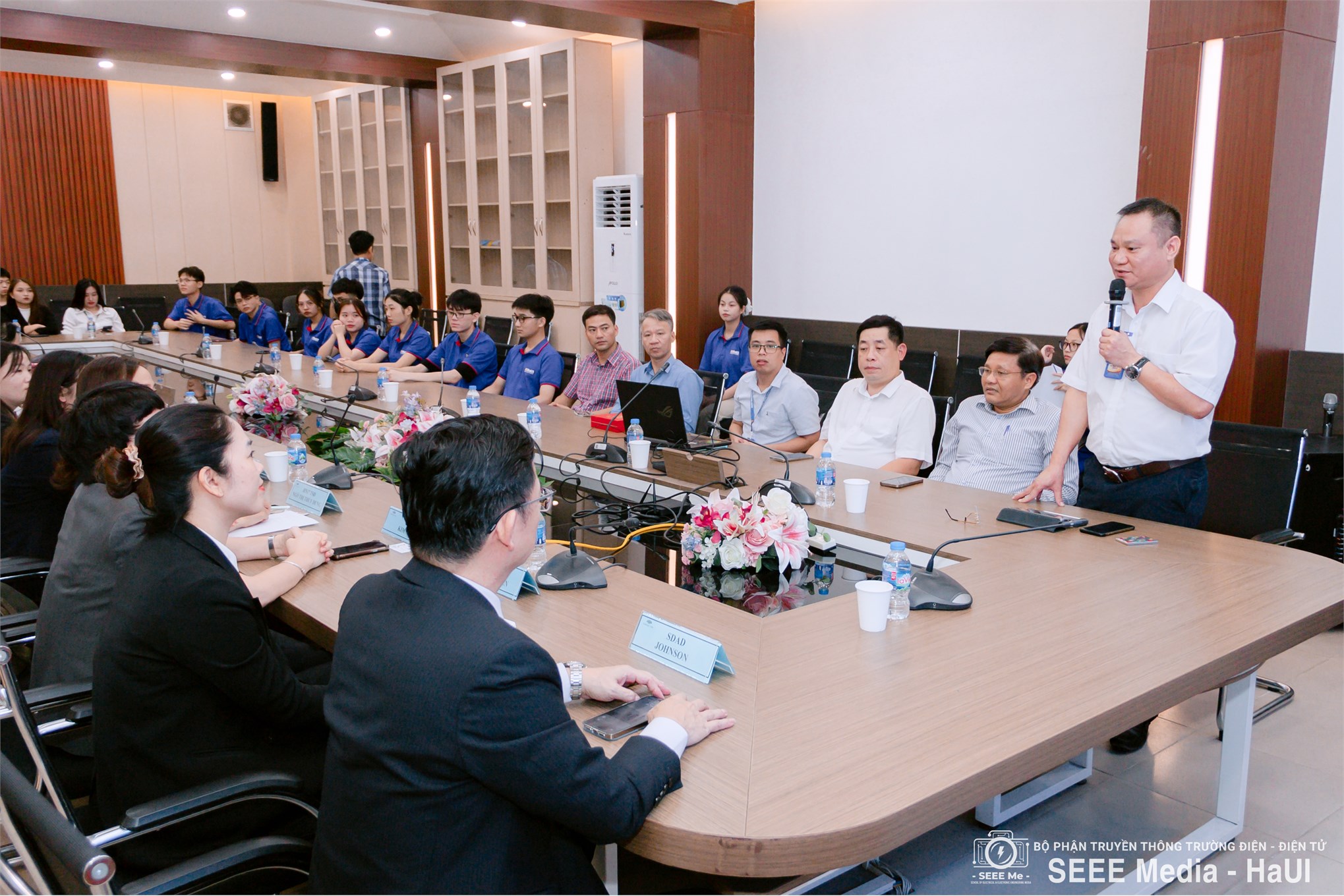 Trao học bổng Cathay Life Việt Nam cho sinh viên Trường Điện – Điện tử