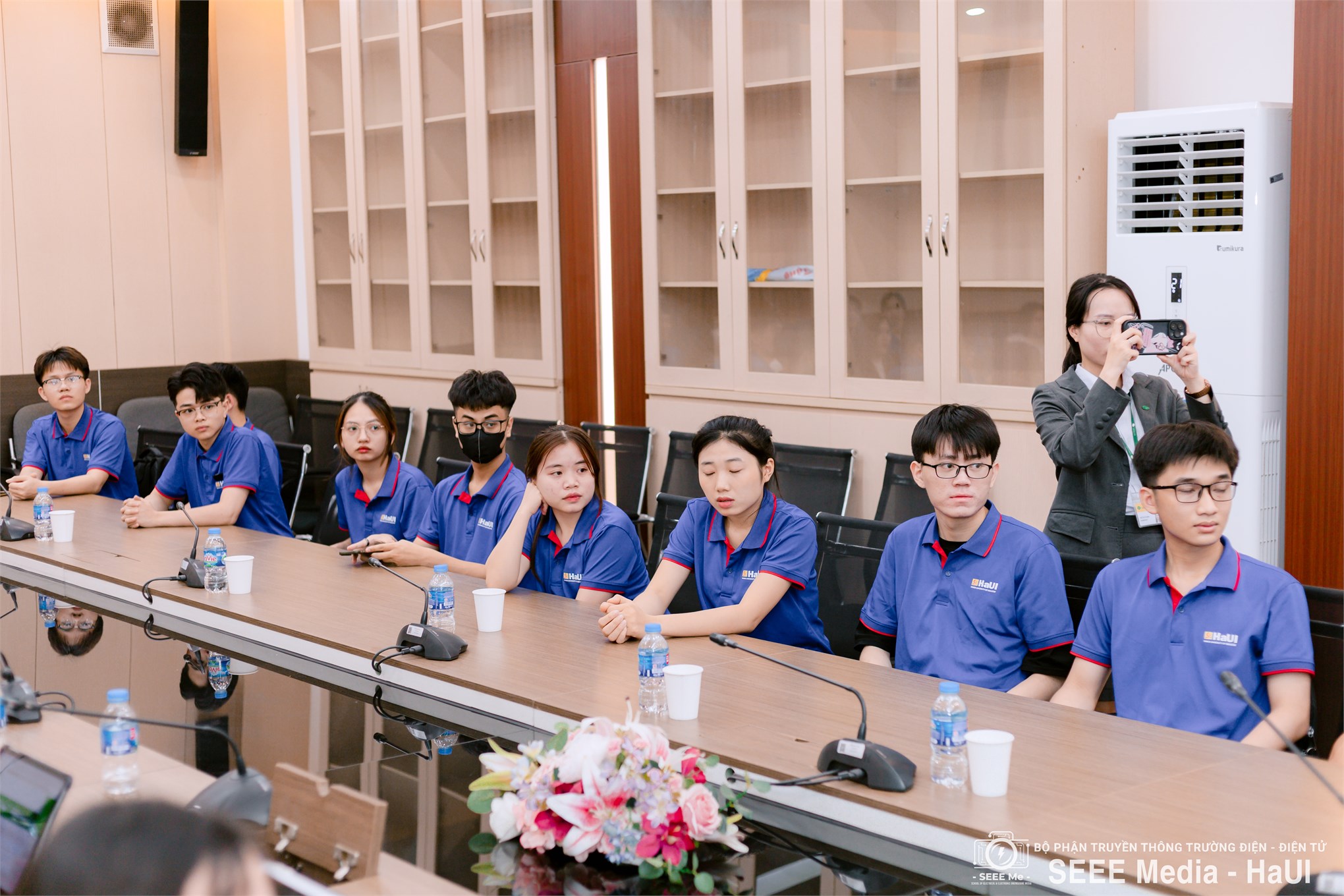 Trao học bổng Cathay Life Việt Nam cho sinh viên Trường Điện – Điện tử