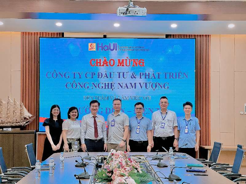 Công ty Nam Vượng đến thăm và trao đổi hợp tác với Trường Điện – Điện tử