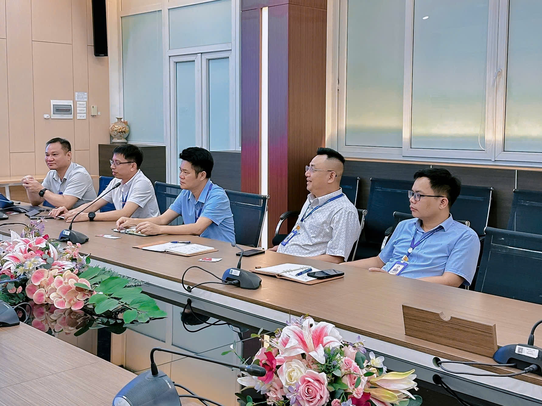 Công ty Nam Vượng đến thăm và trao đổi hợp tác với Trường Điện – Điện tử
