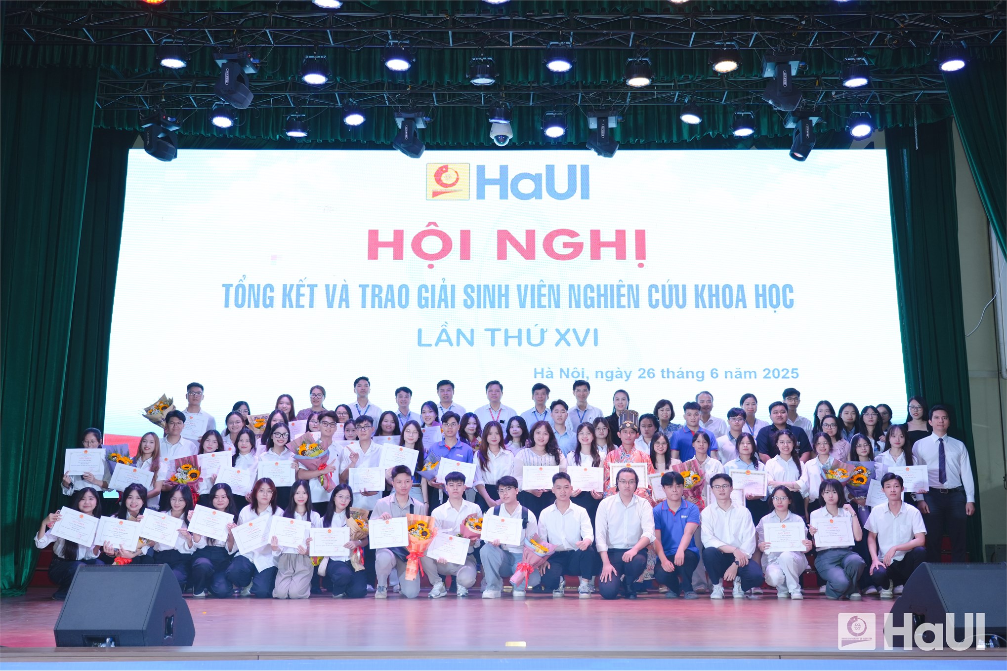 Trường Điện – Điện tử: Ghi dấu ấn trong Hội nghị Sinh viên Nghiên cứu Khoa học cấp trường