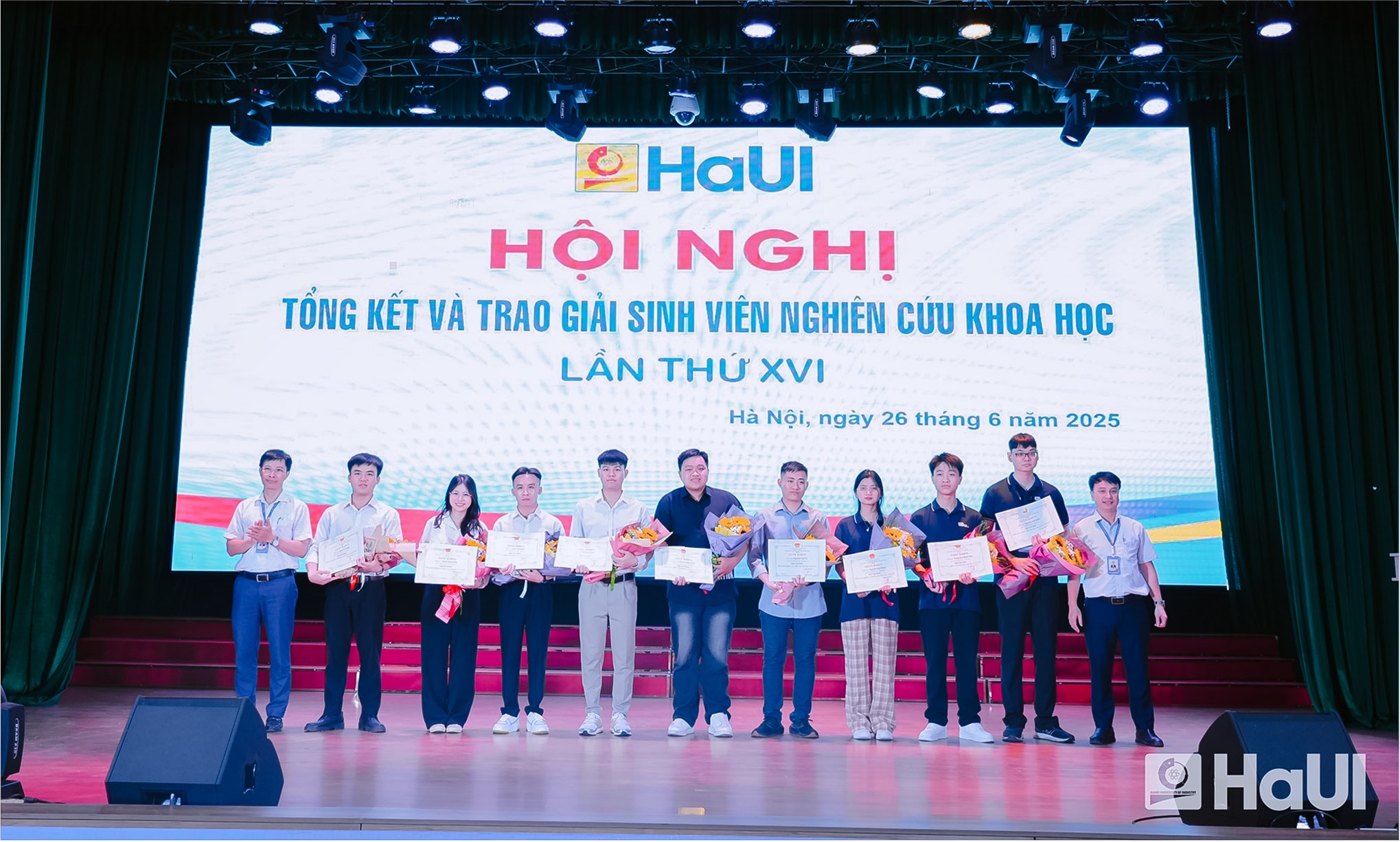 Tiếp lửa phong trào sinh viên NCKH năm học 2024-2025 cùng HaUI ICD LAB