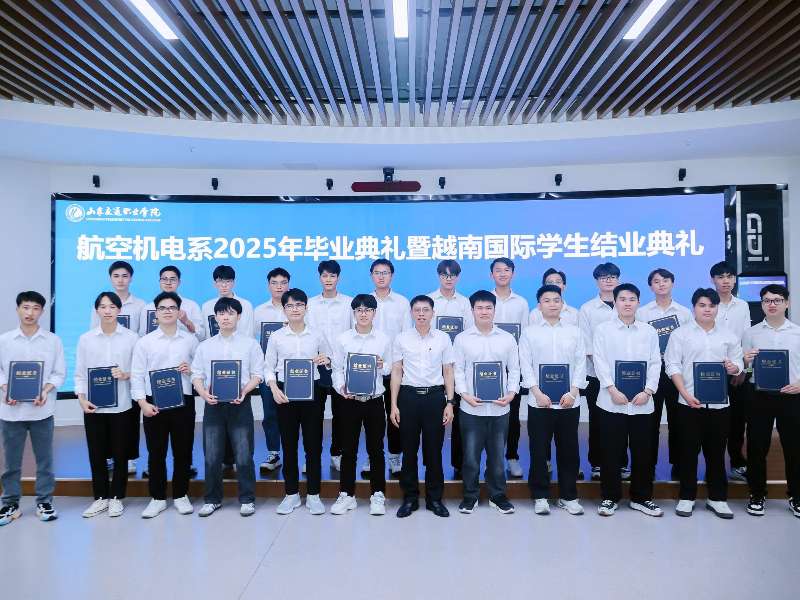 23 sinh viên HaUI được trao bằng tốt nghiệp chương trình đào tạo liên kết 3,5+0,5 tại Học viện Giao thông Sơn Đông, Trung Quốc