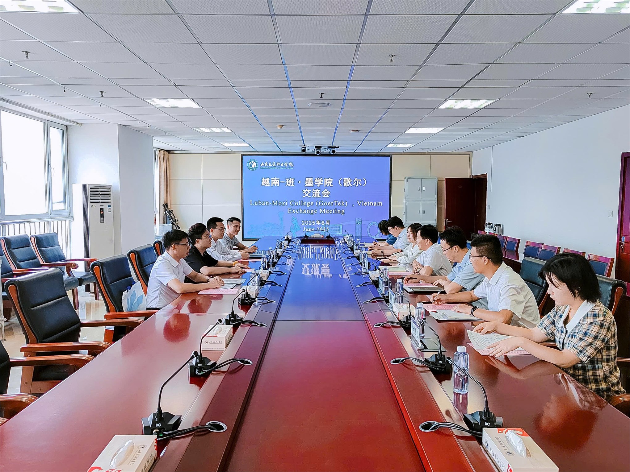 23 sinh viên HaUI được trao bằng tốt nghiệp chương trình đào tạo liên kết 3,5+0,5 tại Học viện Giao thông Sơn Đông, Trung Quốc