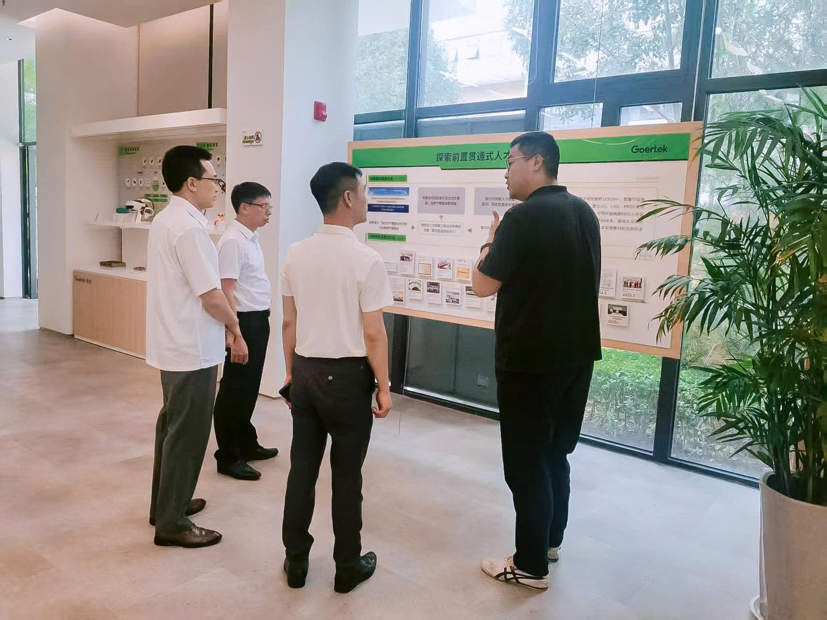 23 sinh viên HaUI được trao bằng tốt nghiệp chương trình đào tạo liên kết 3,5+0,5 tại Học viện Giao thông Sơn Đông, Trung Quốc
