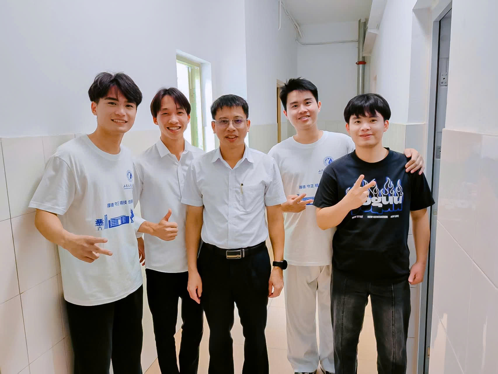 23 sinh viên HaUI được trao bằng tốt nghiệp chương trình đào tạo liên kết 3,5+0,5 tại Học viện Giao thông Sơn Đông, Trung Quốc