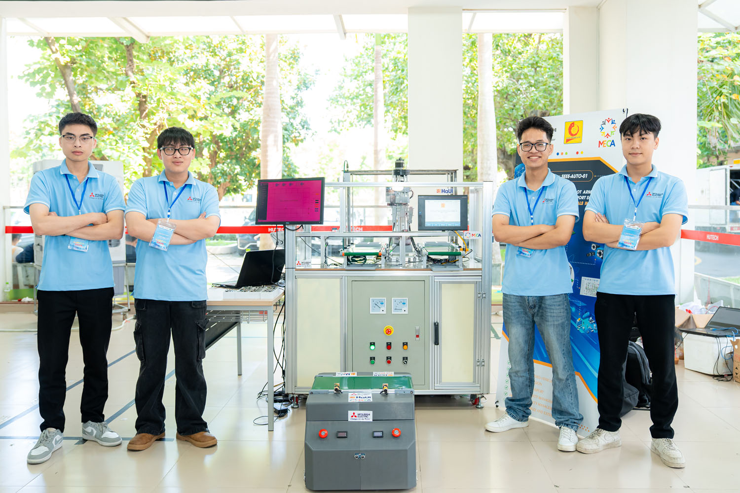 Sinh viên Trường Điện – Điện tử đạt giải “Thiết kế ấn tượng” tại Chung kết MECA 2025