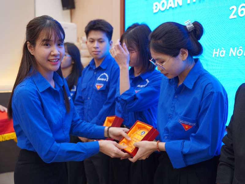 Hành trình rèn luyện và tỏa sáng của sinh viên Trường Điện – Điện tử