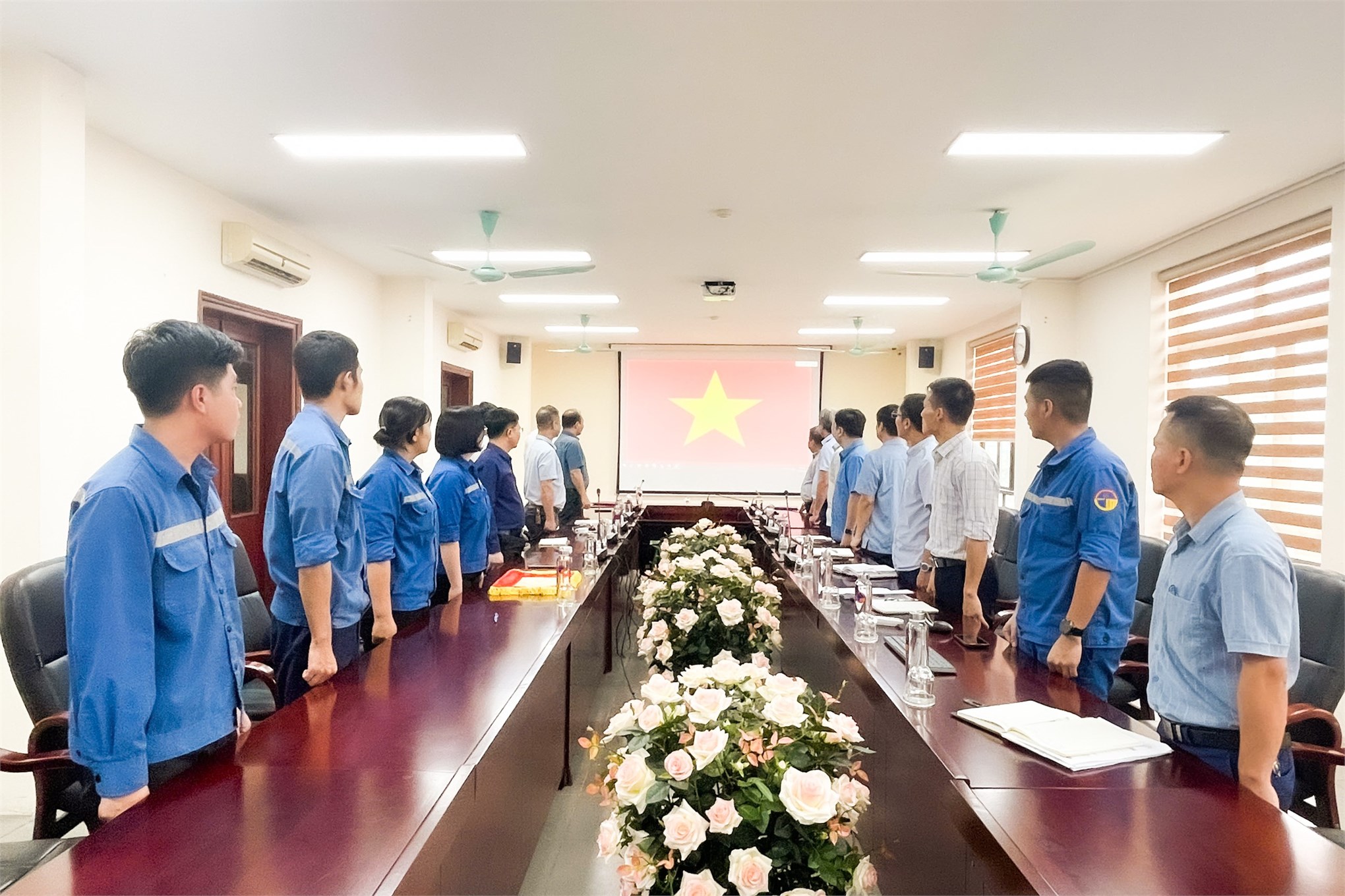 Bế giảng khóa đào tạo “Hệ thống tự động hóa công nghiệp” – Nền tảng thúc đẩy hợp tác giữa Trường Điện – Điện tử và Trung tâm An toàn mỏ
