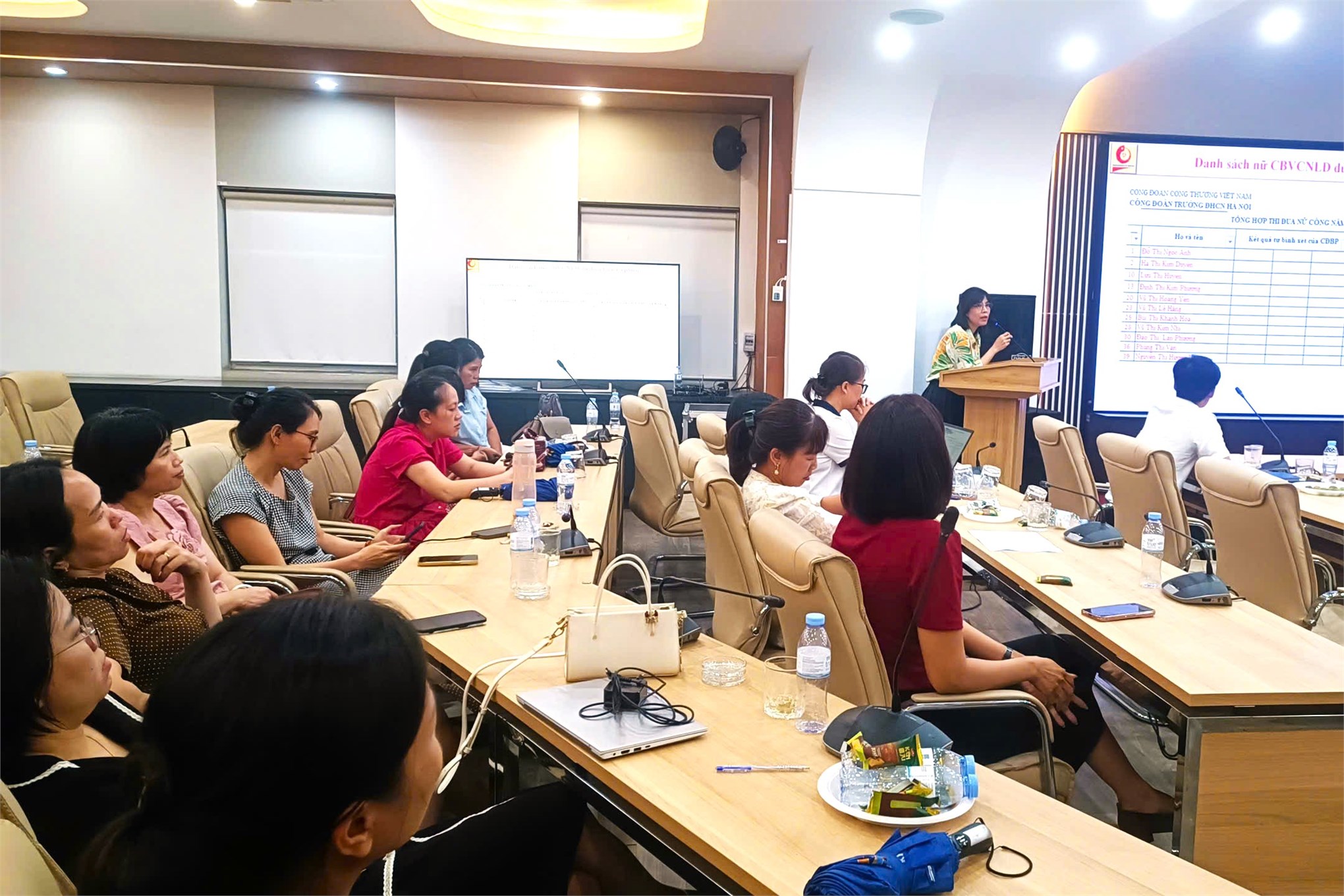 Trường Điện – Điện tử tổ chức hội nghị đánh giá, bình xét thi đua khen thưởng năm học 2024–2025