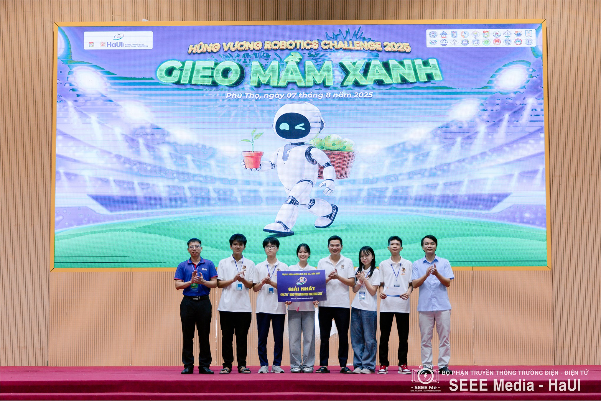 Hùng Vương Robotics Challenge 2025 – Trường Điện – Điện tử lan tỏa đam mê công nghệ và tư duy sáng tạo tới thế hệ trẻ