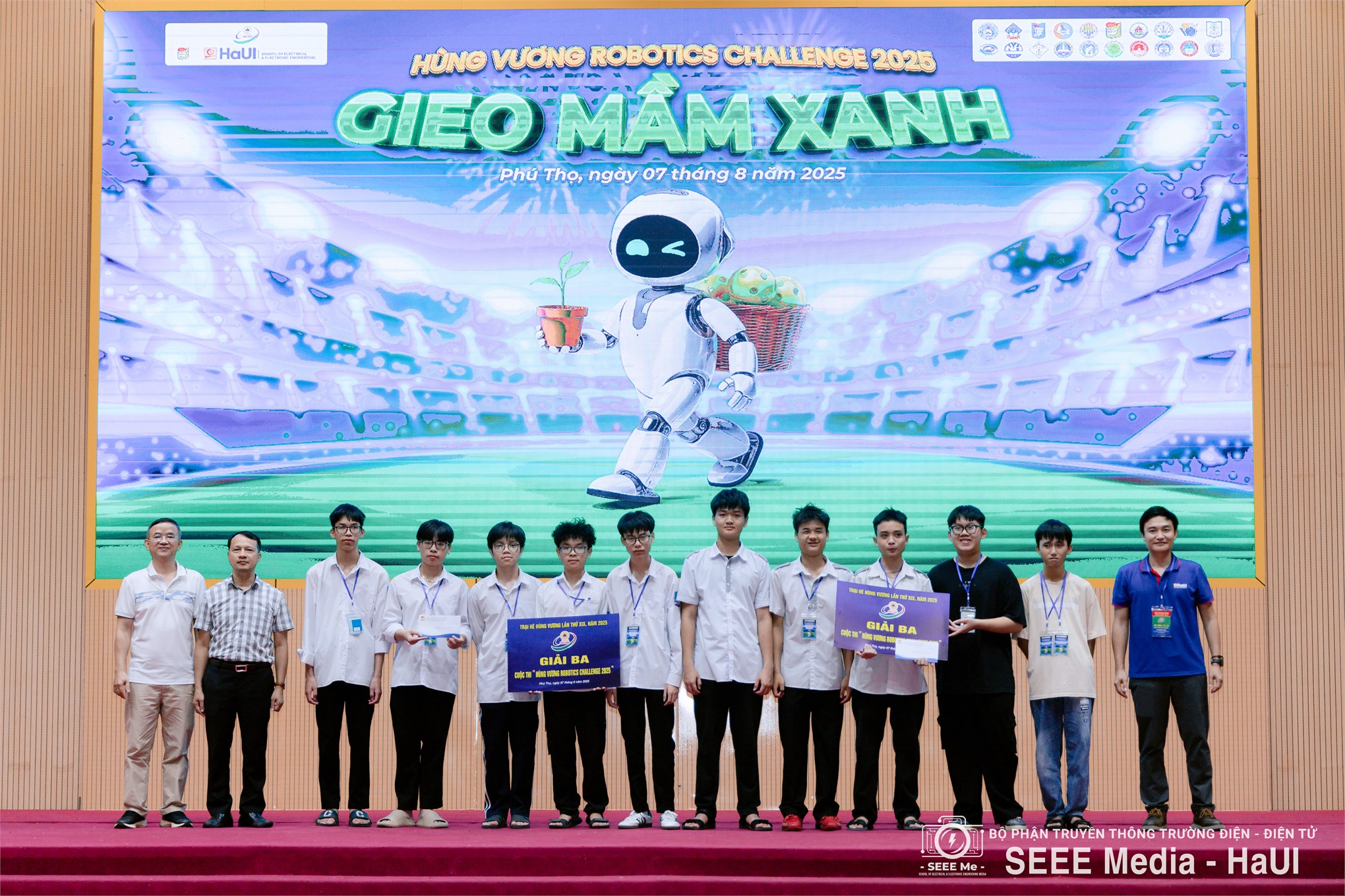 Hùng Vương Robotics Challenge 2025 – Trường Điện – Điện tử lan tỏa đam mê công nghệ và tư duy sáng tạo tới thế hệ trẻ