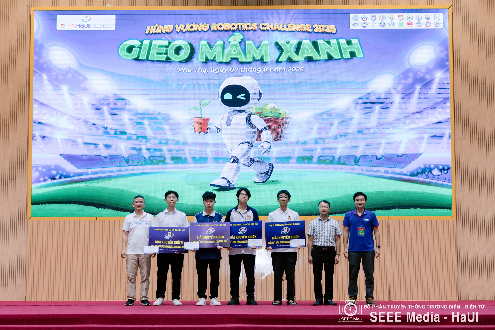 Hùng Vương Robotics Challenge 2025 – Trường Điện – Điện tử lan tỏa đam mê công nghệ và tư duy sáng tạo tới thế hệ trẻ