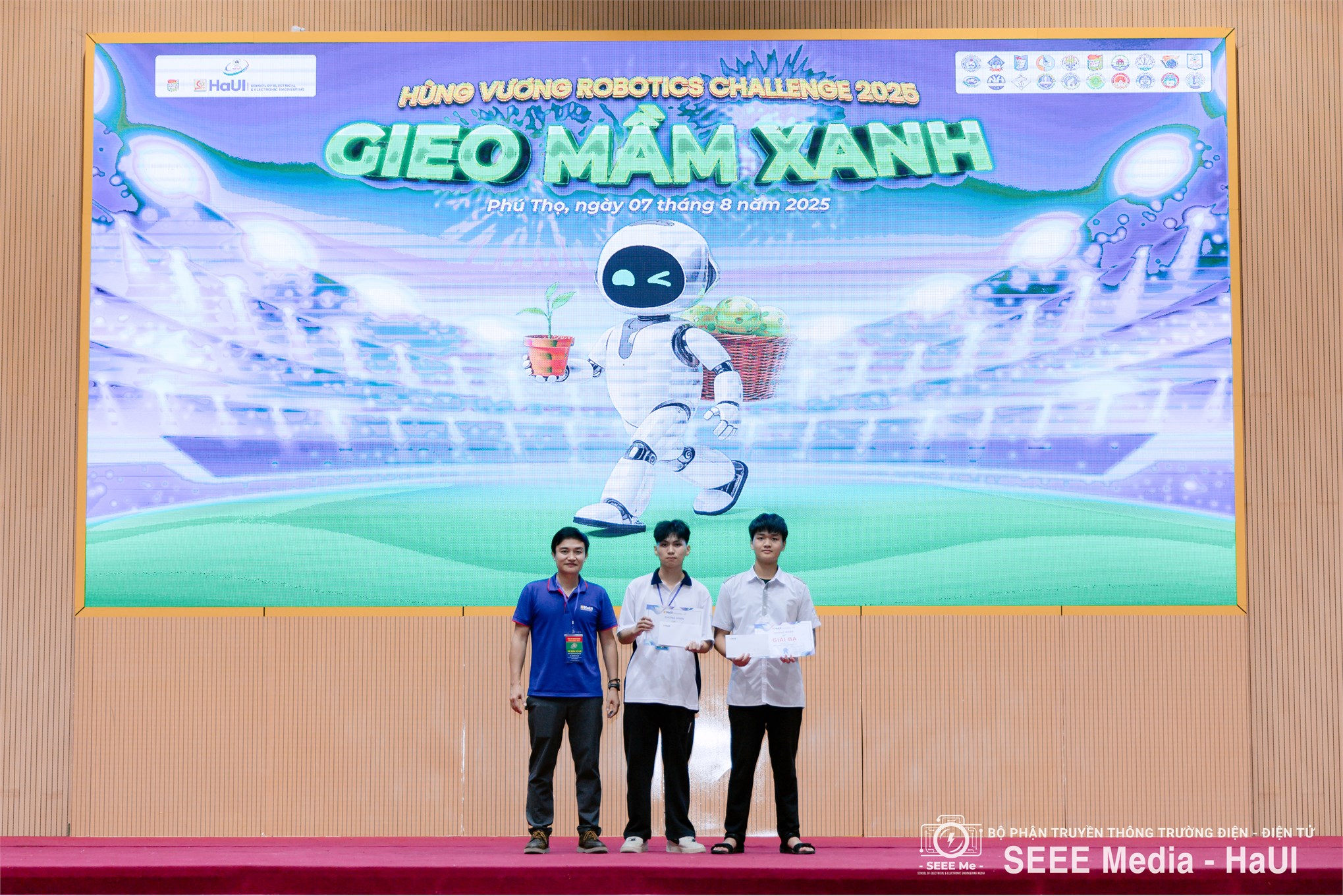 Hùng Vương Robotics Challenge 2025 – Trường Điện – Điện tử lan tỏa đam mê công nghệ và tư duy sáng tạo tới thế hệ trẻ