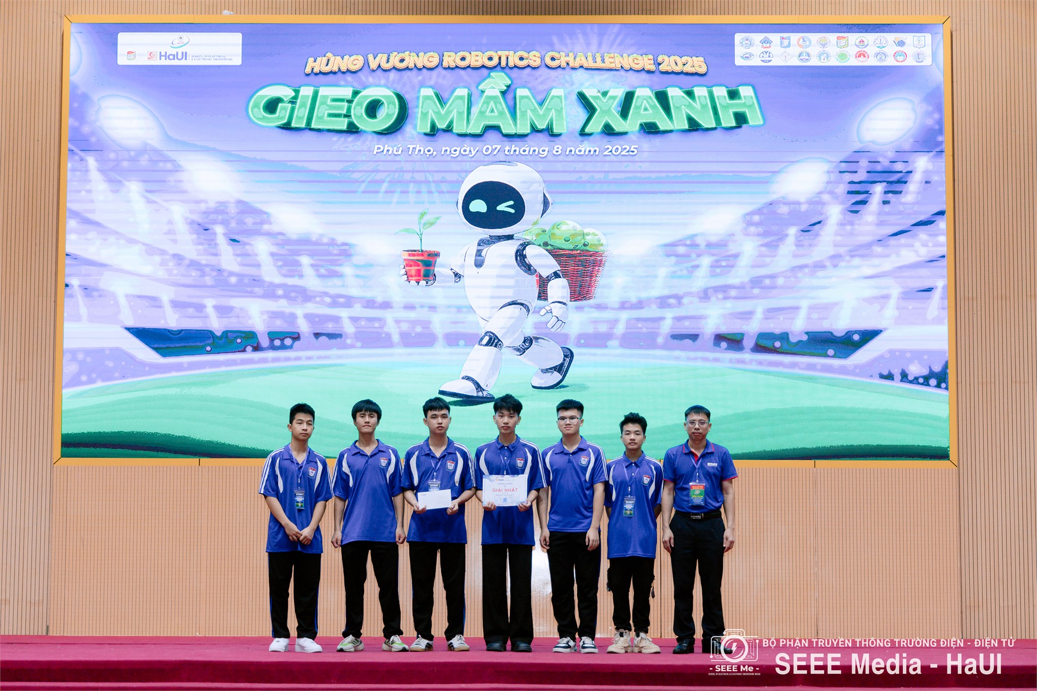 Hùng Vương Robotics Challenge 2025 – Trường Điện – Điện tử lan tỏa đam mê công nghệ và tư duy sáng tạo tới thế hệ trẻ