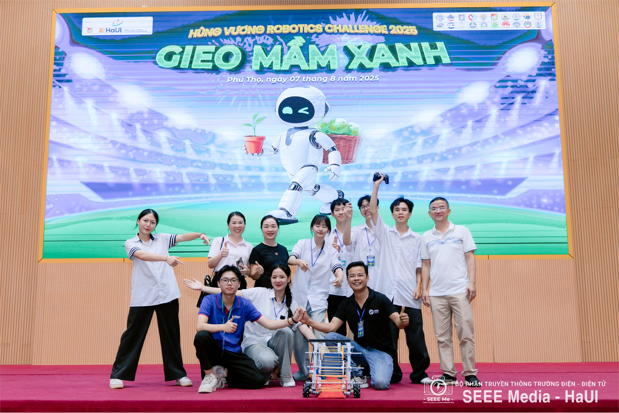 Hùng Vương Robotics Challenge 2025 – Trường Điện – Điện tử lan tỏa đam mê công nghệ và tư duy sáng tạo tới thế hệ trẻ