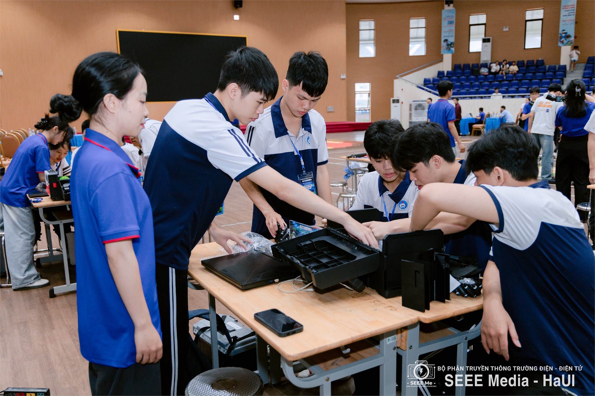 Hùng Vương Robotics Challenge 2025 – Trường Điện – Điện tử lan tỏa đam mê công nghệ và tư duy sáng tạo tới thế hệ trẻ