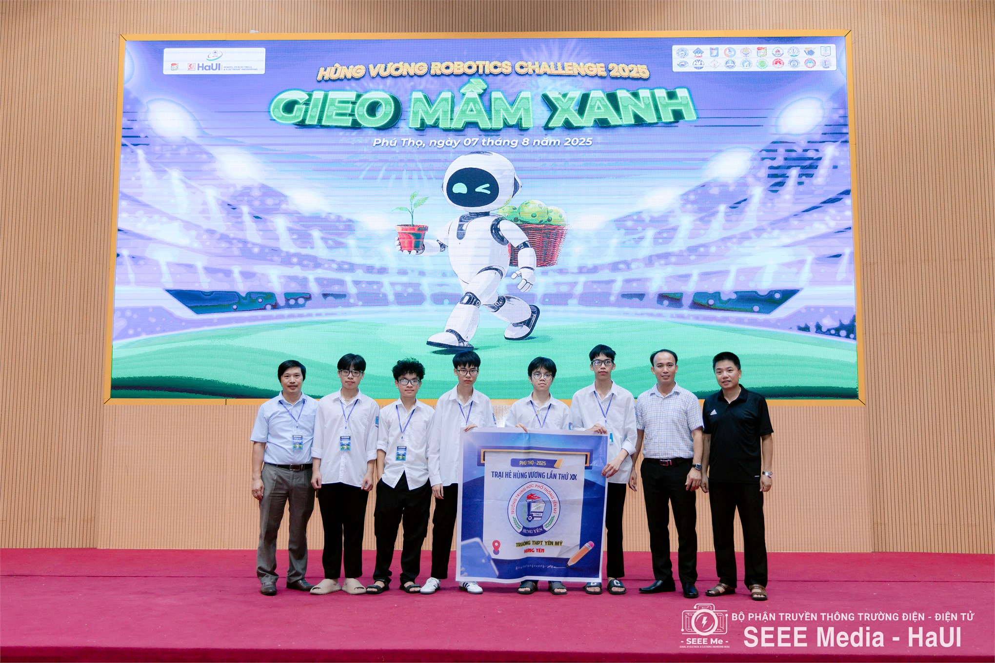 Hùng Vương Robotics Challenge 2025 – Trường Điện – Điện tử lan tỏa đam mê công nghệ và tư duy sáng tạo tới thế hệ trẻ