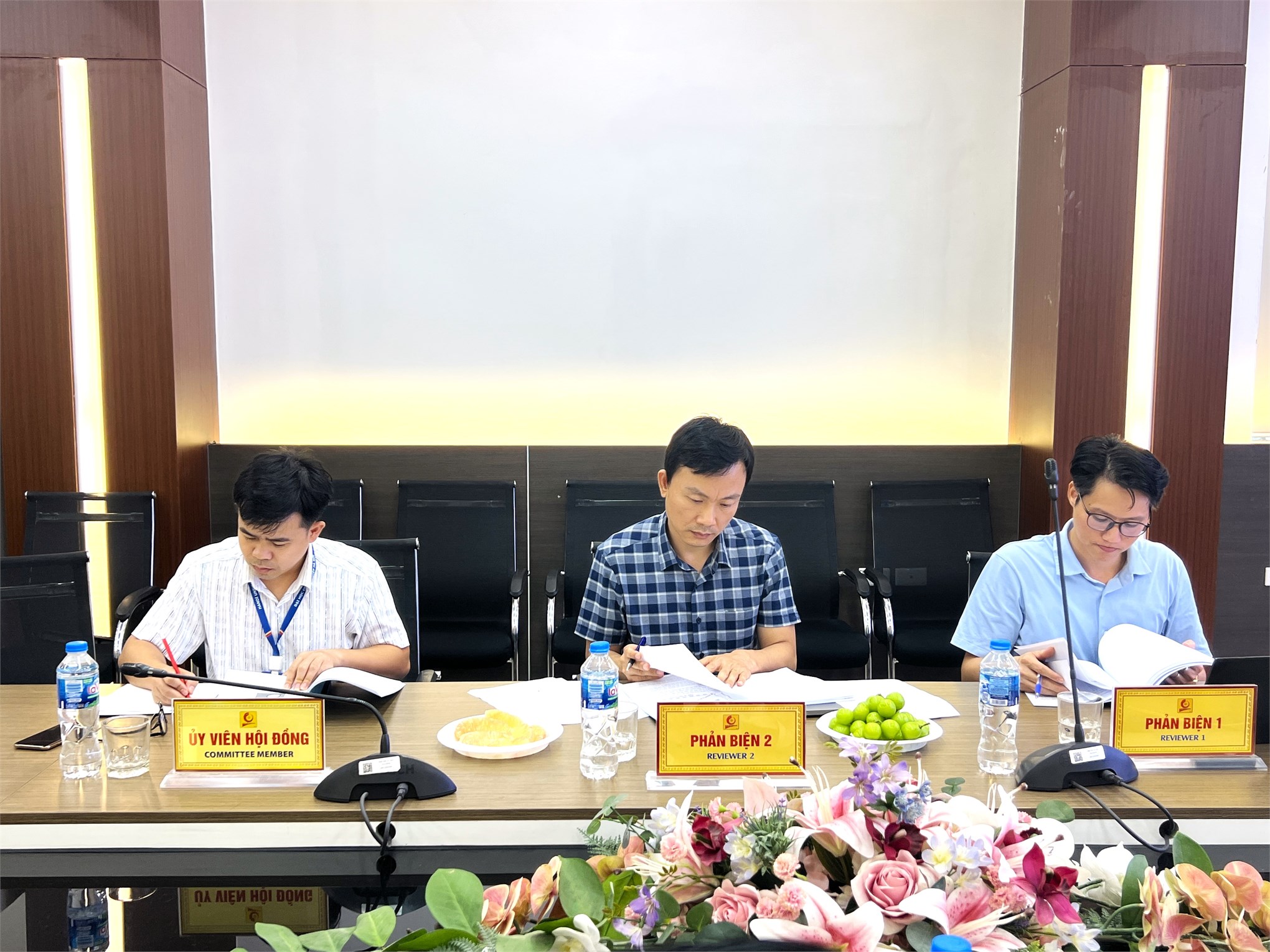 Bảo vệ thành công đề án tốt nghiệp thạc sĩ ngành Kỹ thuật Điện tử: Thiết kế cảm biến điện dung kiểm soát tốc độ vi bơm tiêm truyền ứng dụng trong y tế