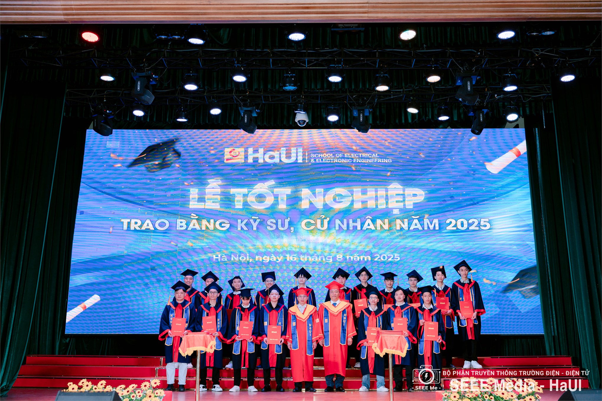 Trường Điện – Điện tử long trọng tổ chức Lễ Tốt nghiệp năm 2025: Hơn 1000 tân Kỹ sư, Cử nhân tự tin bước vào hành trình mới