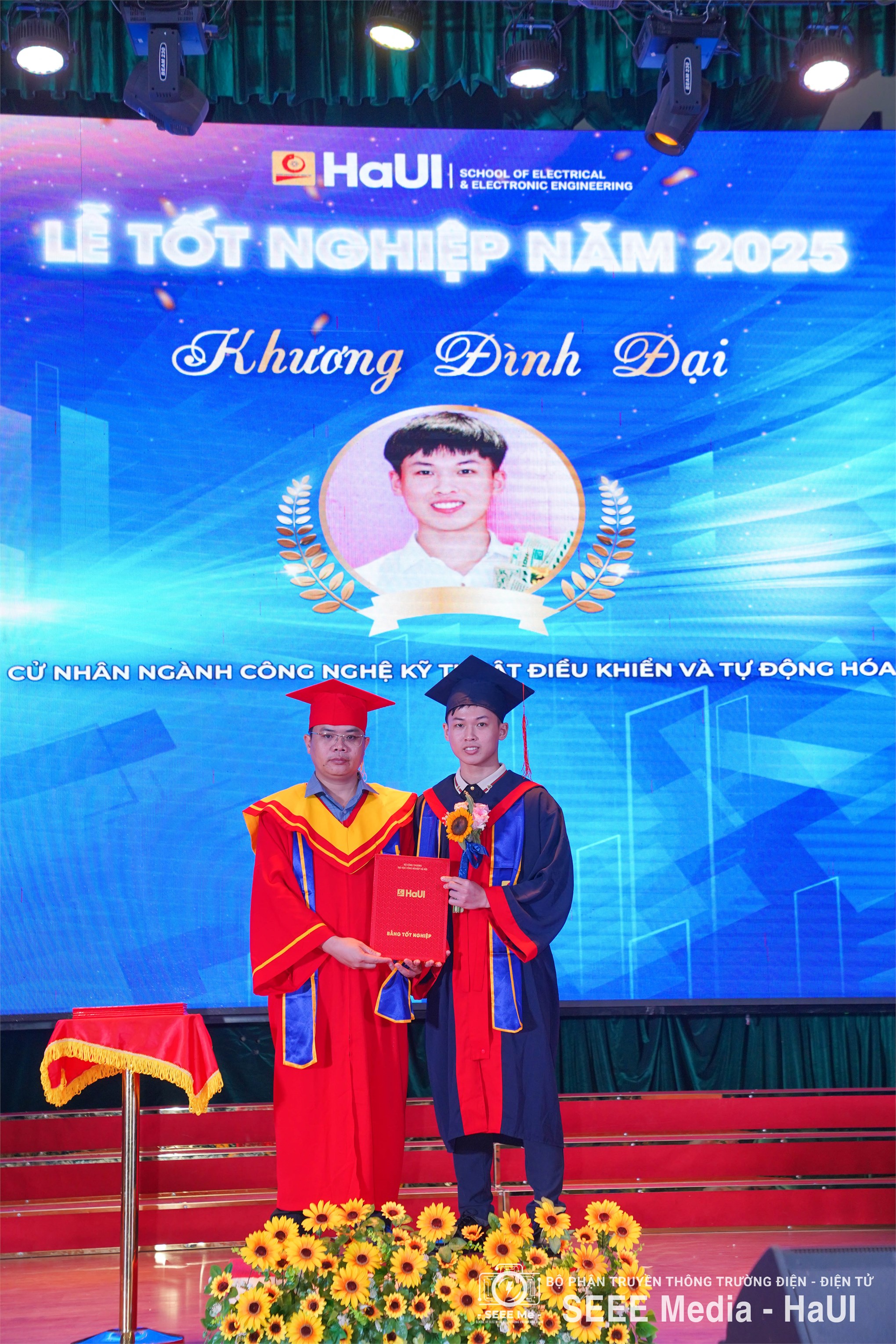 Trường Điện – Điện tử long trọng tổ chức Lễ Tốt nghiệp năm 2025: Hơn 1000 tân Kỹ sư, Cử nhân tự tin bước vào hành trình mới