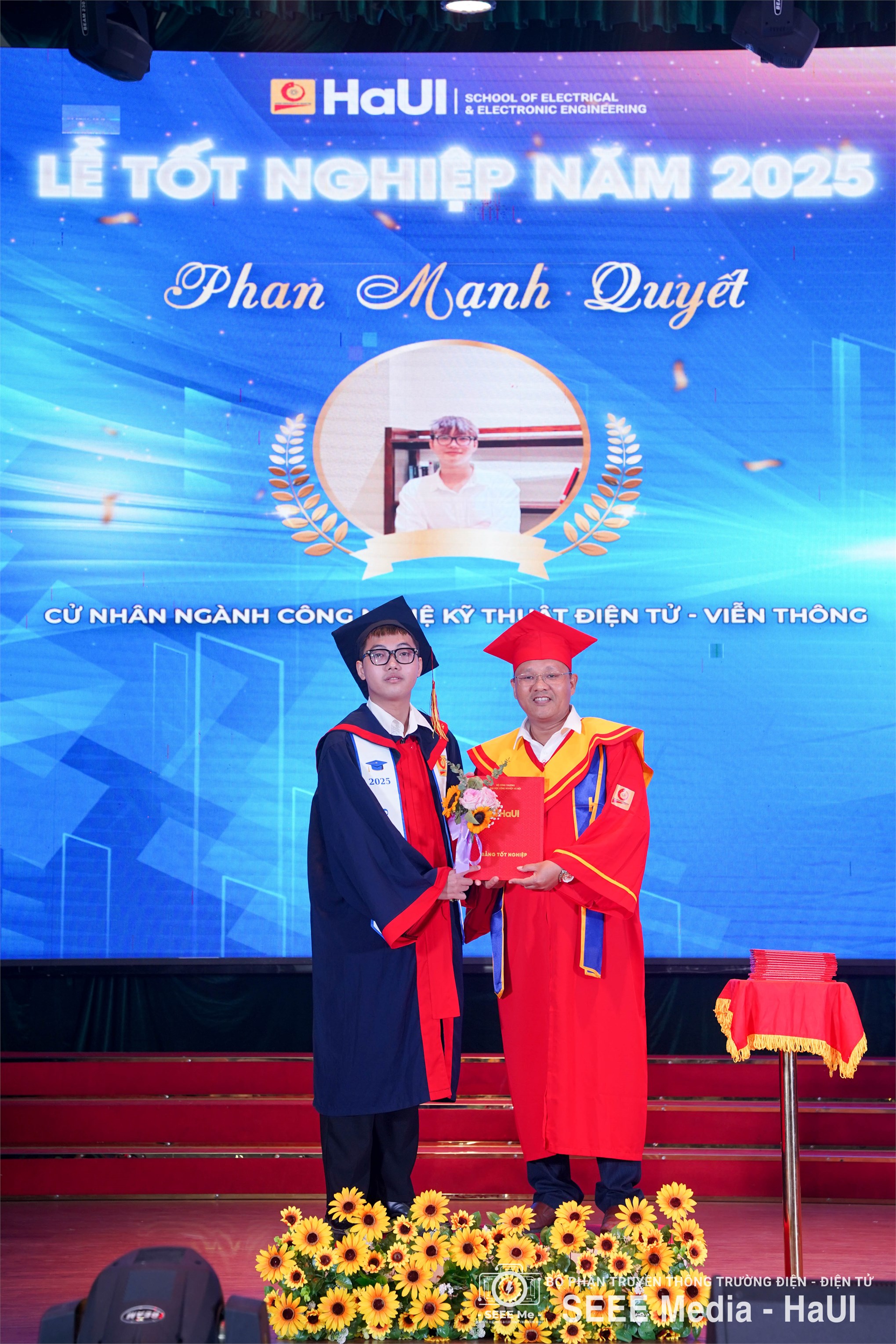 Trường Điện – Điện tử long trọng tổ chức Lễ Tốt nghiệp năm 2025: Hơn 1000 tân Kỹ sư, Cử nhân tự tin bước vào hành trình mới