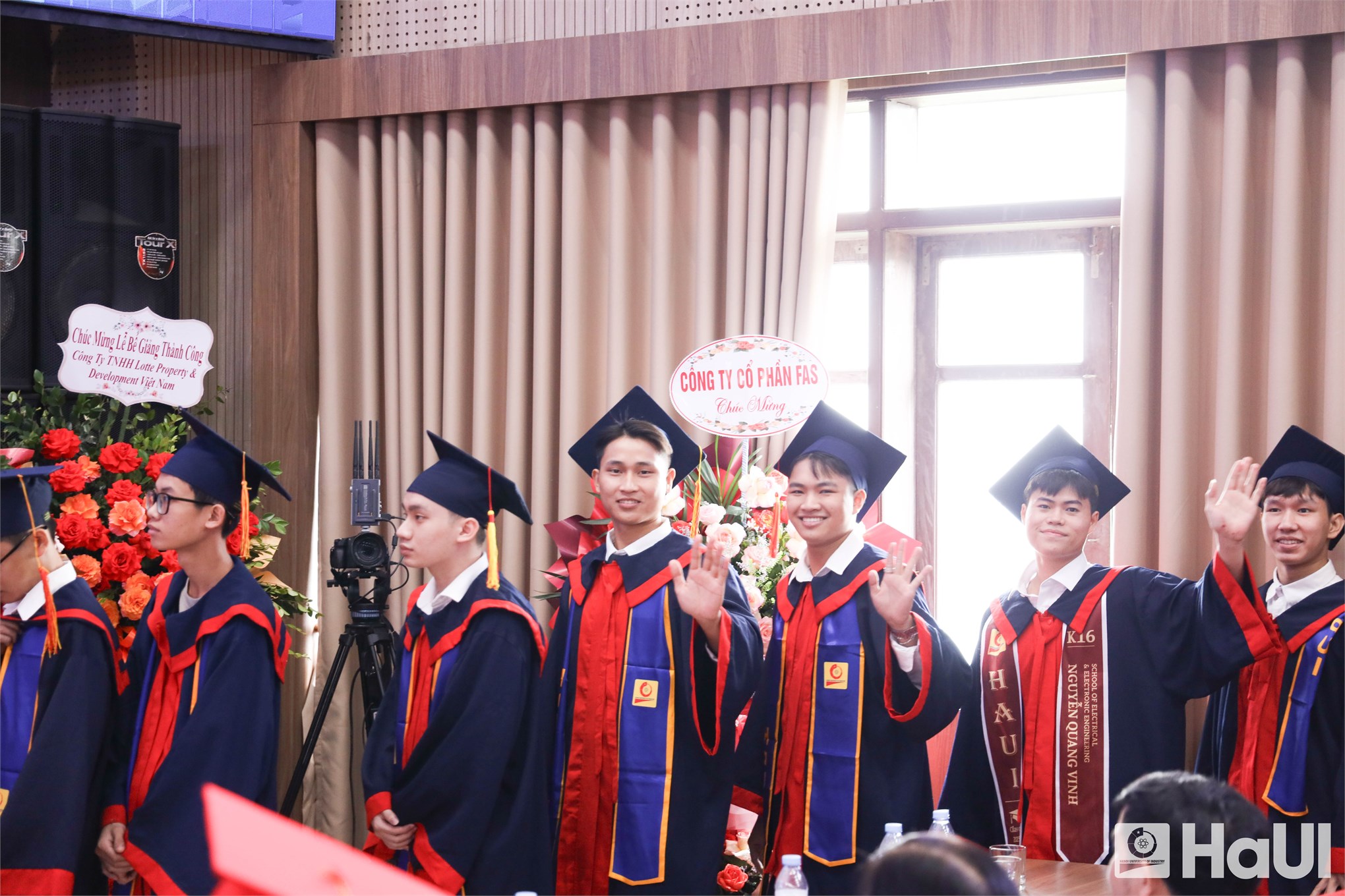 Trường Điện – Điện tử long trọng tổ chức Lễ Tốt nghiệp năm 2025: Hơn 1000 tân Kỹ sư, Cử nhân tự tin bước vào hành trình mới