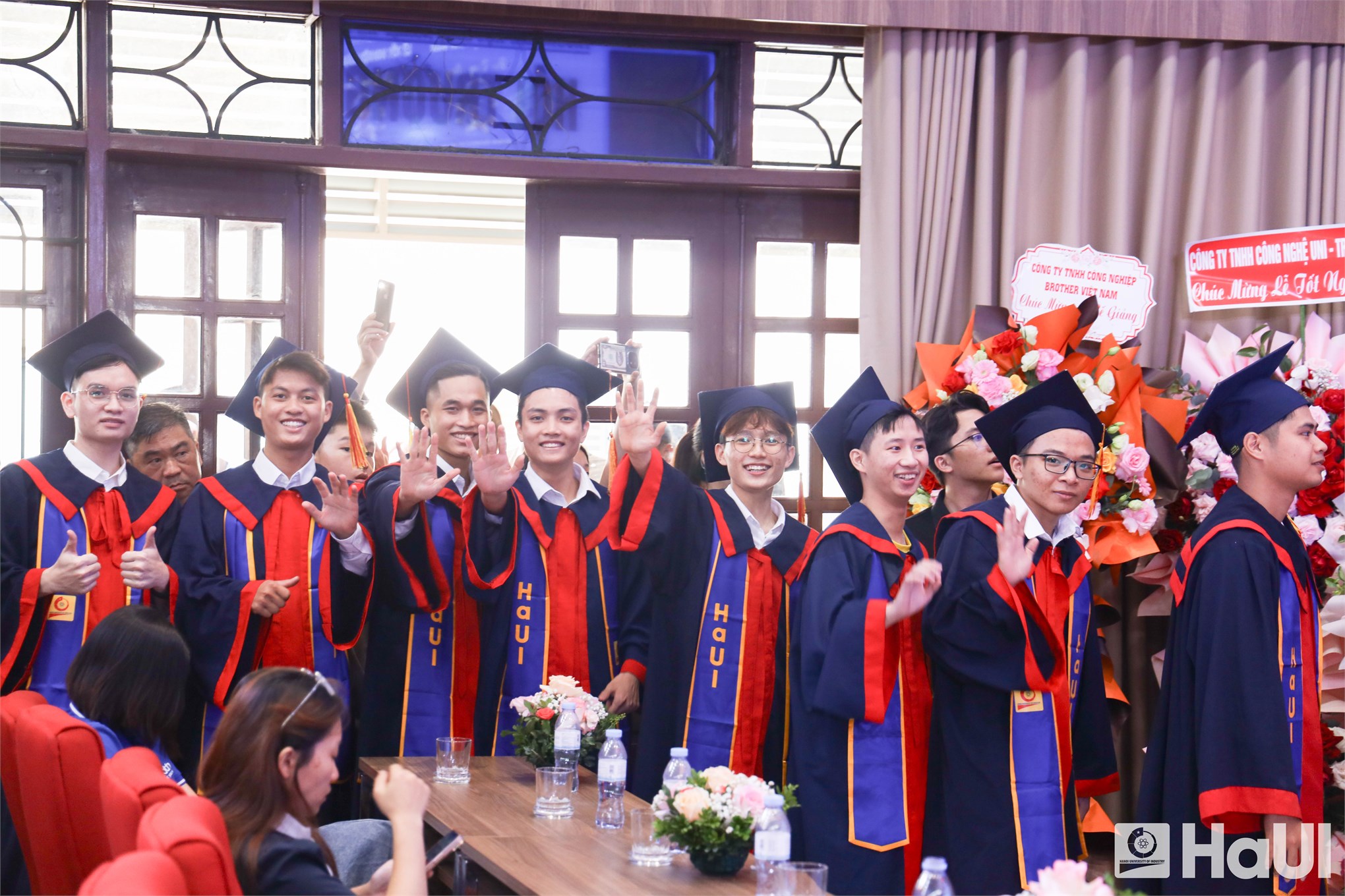 Trường Điện – Điện tử long trọng tổ chức Lễ Tốt nghiệp năm 2025: Hơn 1000 tân Kỹ sư, Cử nhân tự tin bước vào hành trình mới