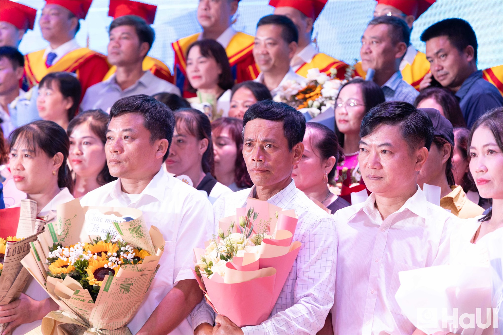 Trường Điện – Điện tử long trọng tổ chức Lễ Tốt nghiệp năm 2025: Hơn 1000 tân Kỹ sư, Cử nhân tự tin bước vào hành trình mới